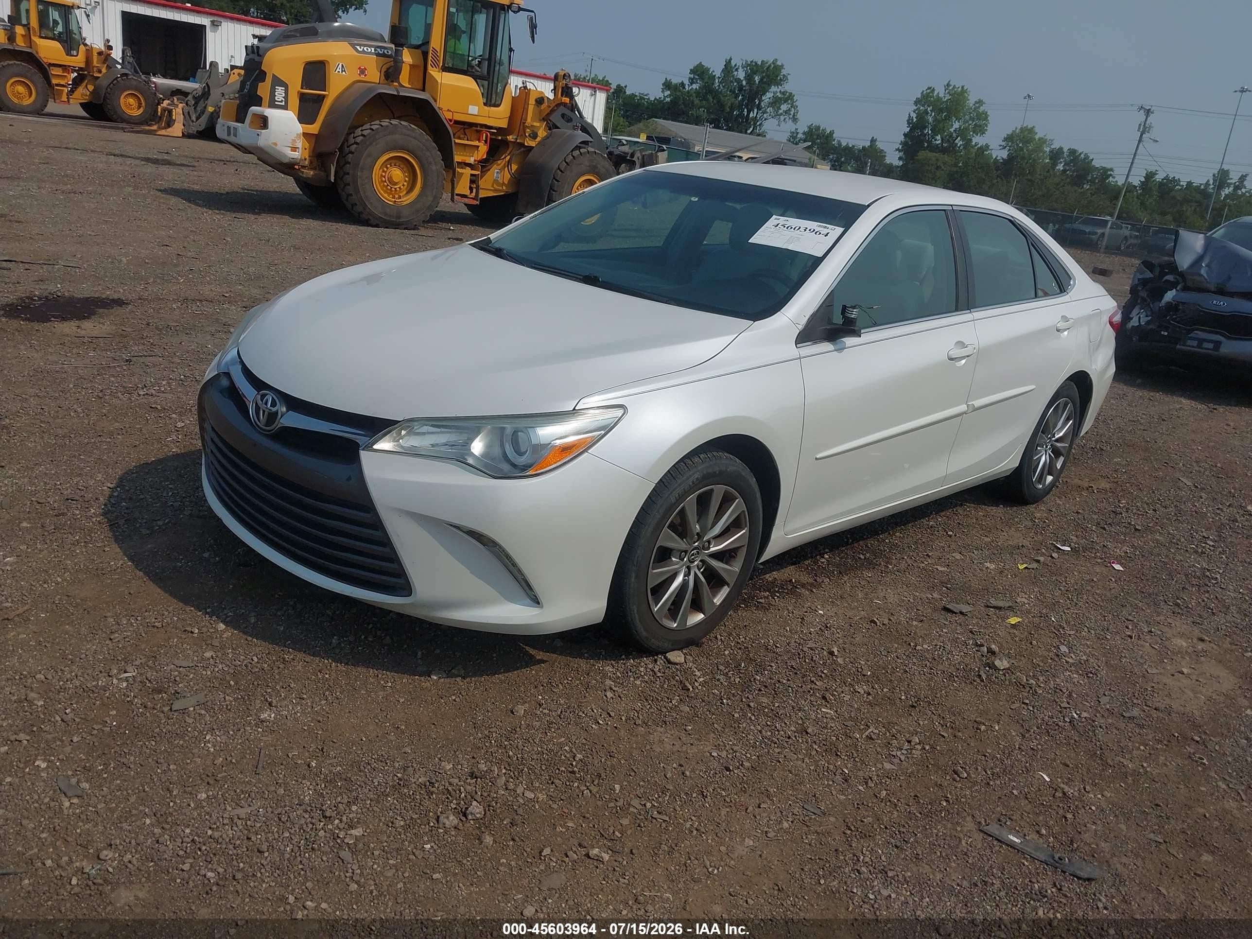 2015 Toyota Camry Xle White vin: 4T1BF1FK9FU101461