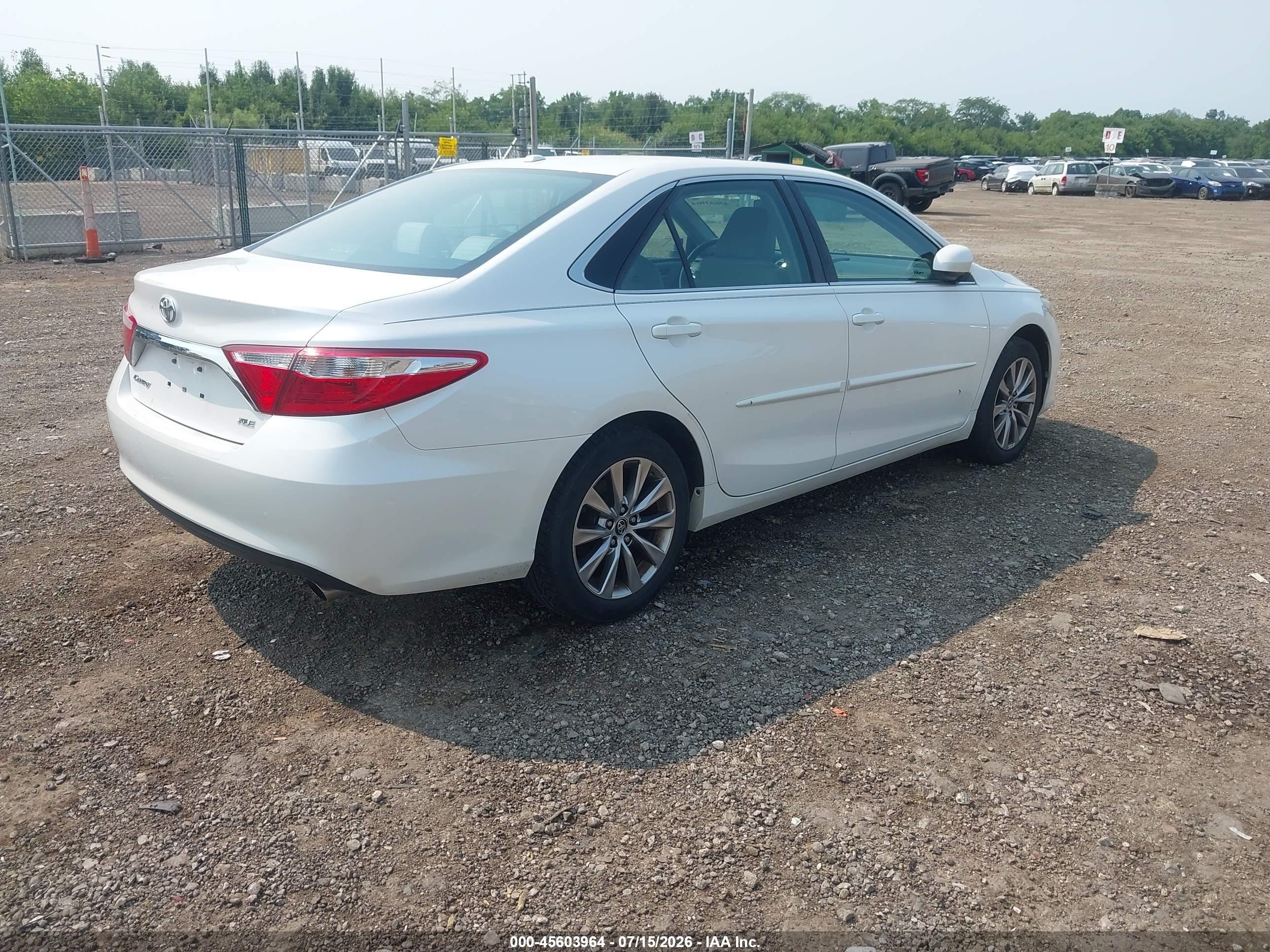 2015 Toyota Camry Xle White vin: 4T1BF1FK9FU101461