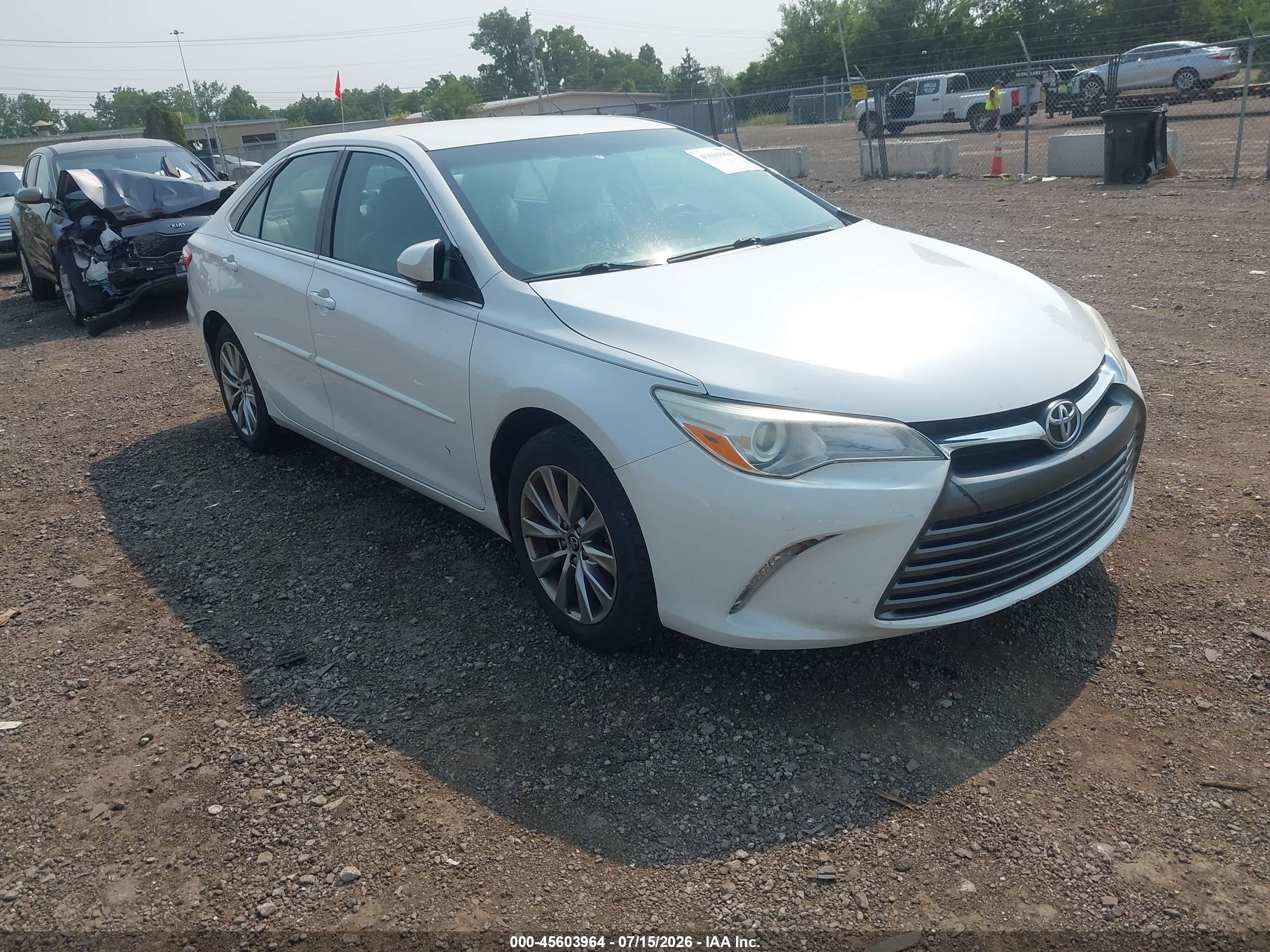 2015 Toyota Camry Xle White vin: 4T1BF1FK9FU101461
