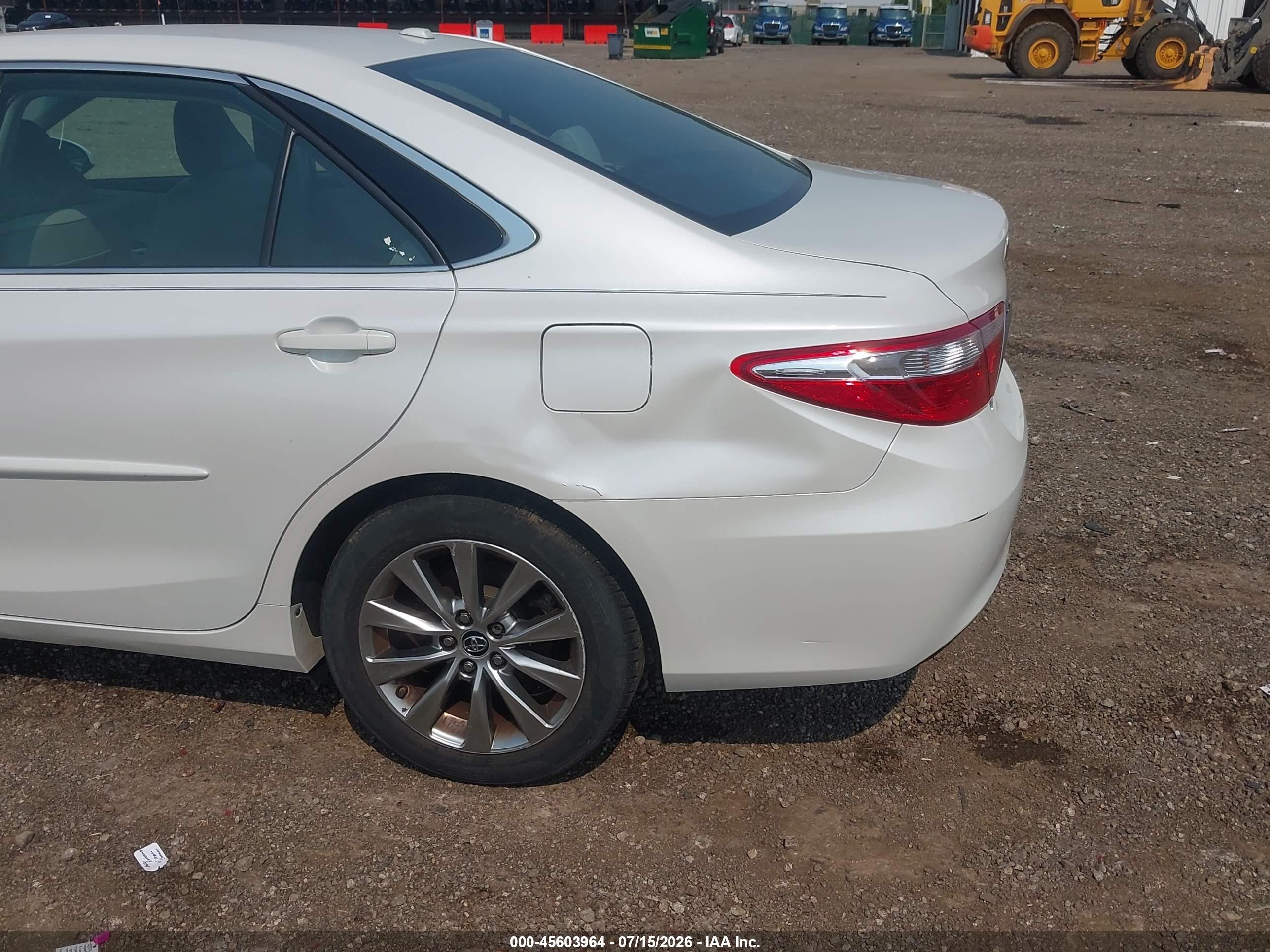 2015 Toyota Camry Xle White vin: 4T1BF1FK9FU101461