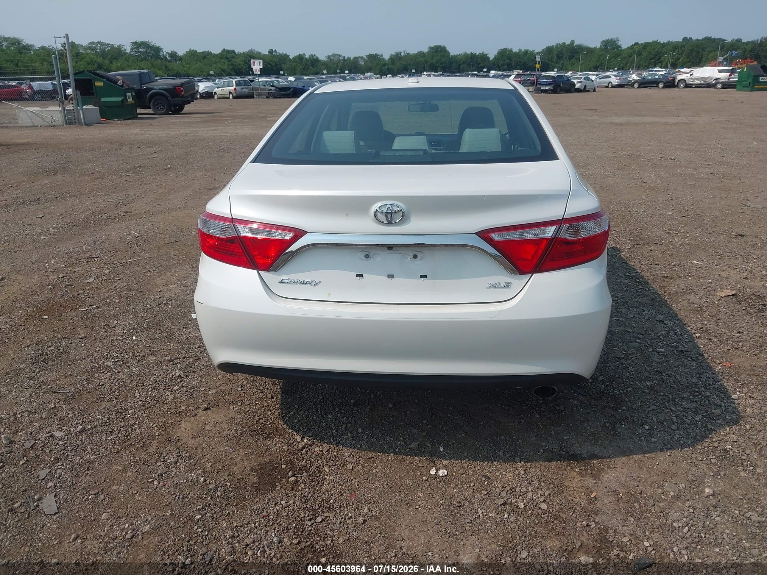 2015 Toyota Camry Xle White vin: 4T1BF1FK9FU101461