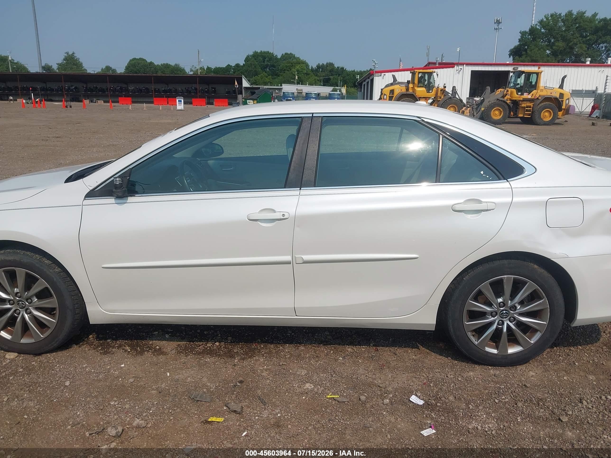 2015 Toyota Camry Xle White vin: 4T1BF1FK9FU101461