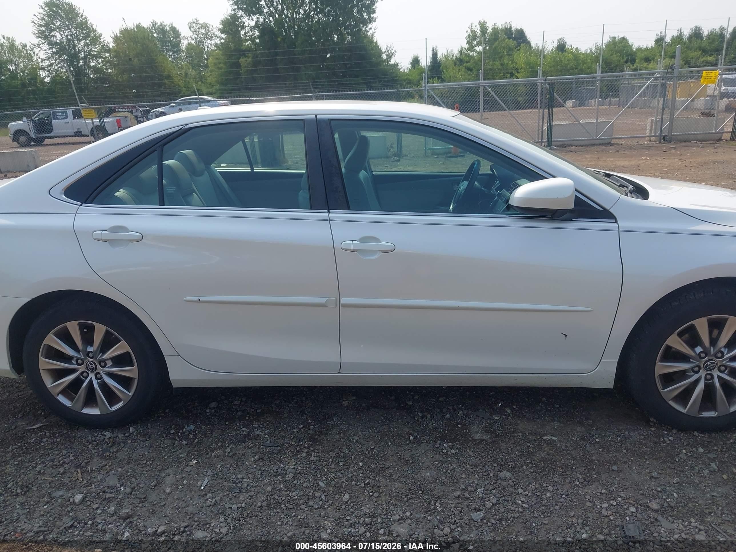 2015 Toyota Camry Xle White vin: 4T1BF1FK9FU101461