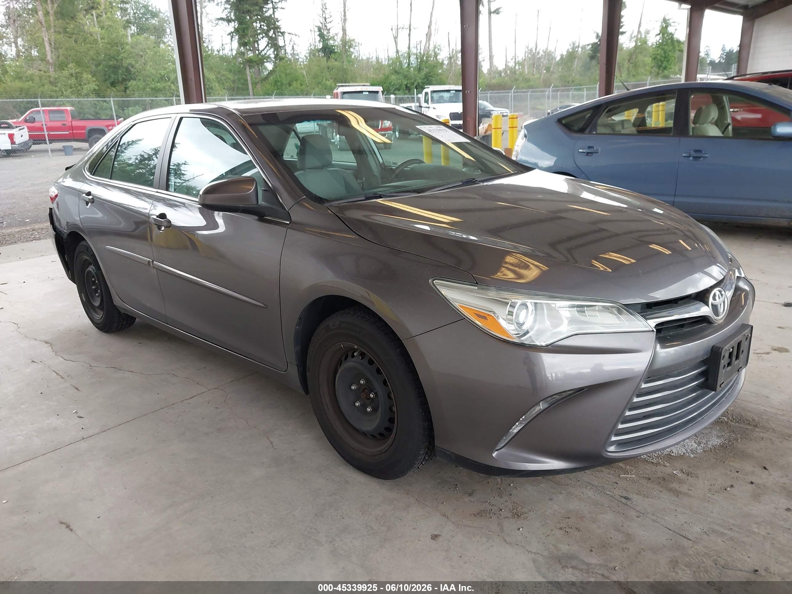 2015 Toyota Camry Le Gray vin: 4T1BF1FK9FU105154