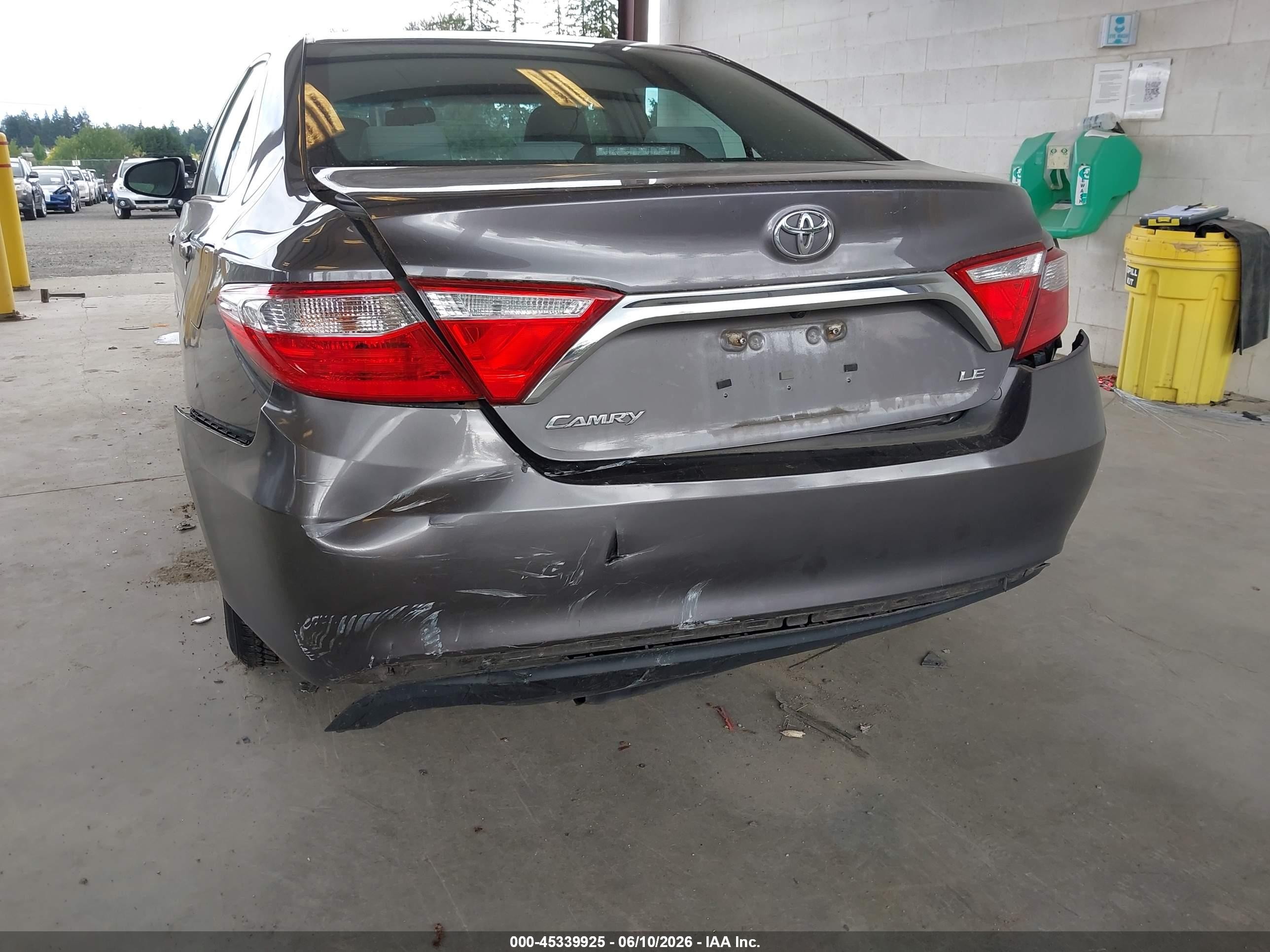 2015 Toyota Camry Le Серый vin: 4T1BF1FK9FU105154