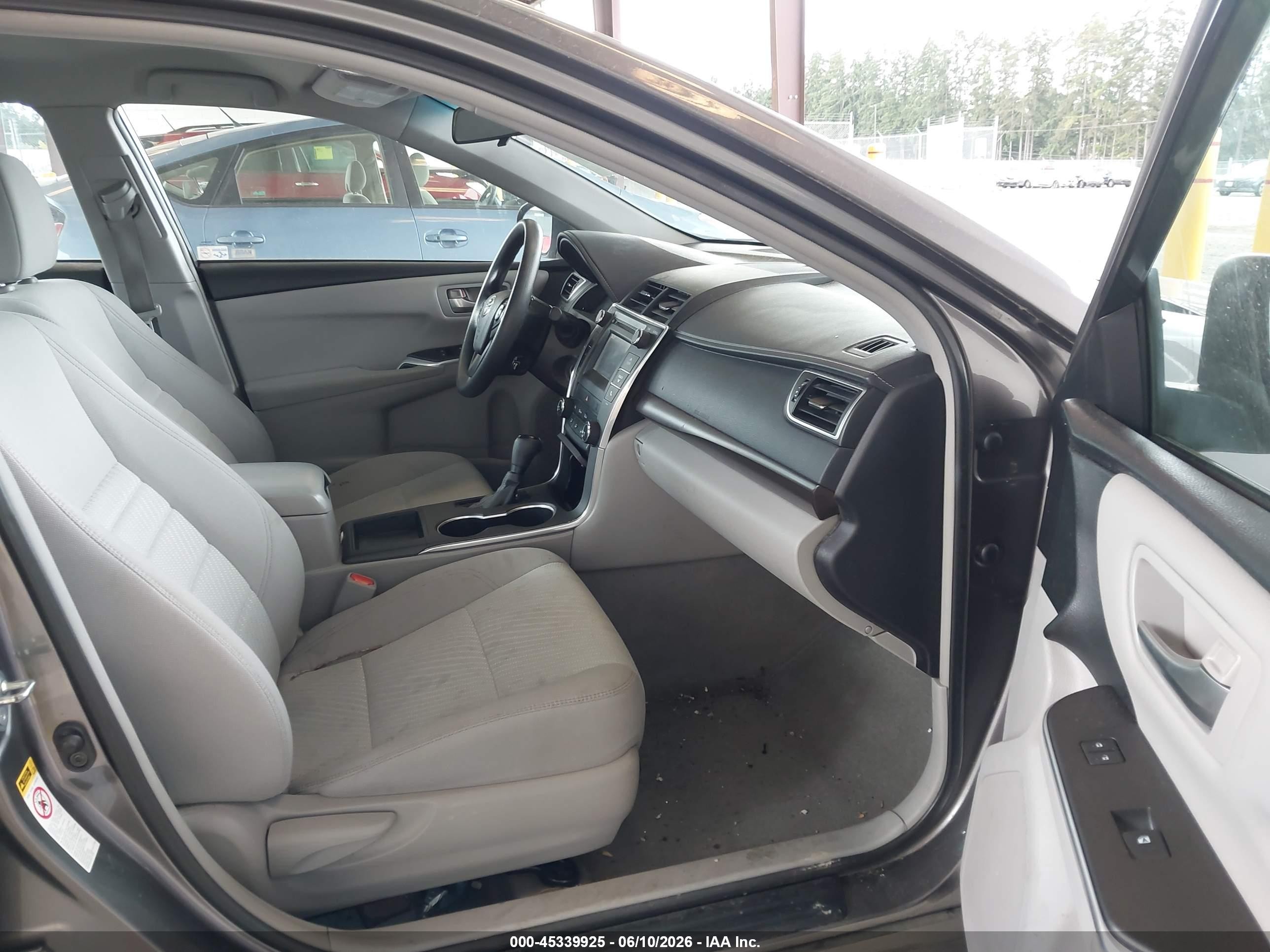 2015 Toyota Camry Le Серый vin: 4T1BF1FK9FU105154