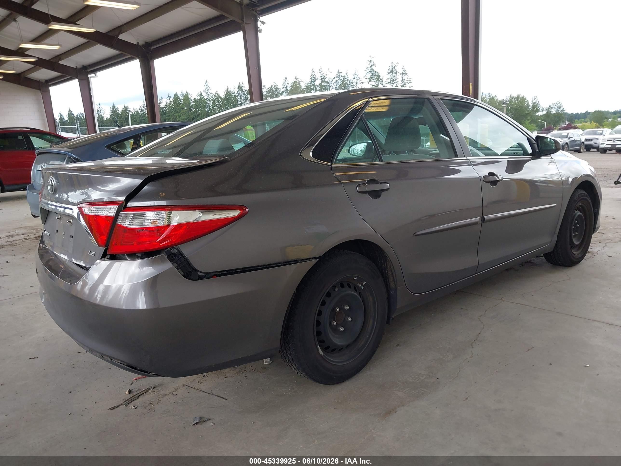 2015 Toyota Camry Le Серый vin: 4T1BF1FK9FU105154