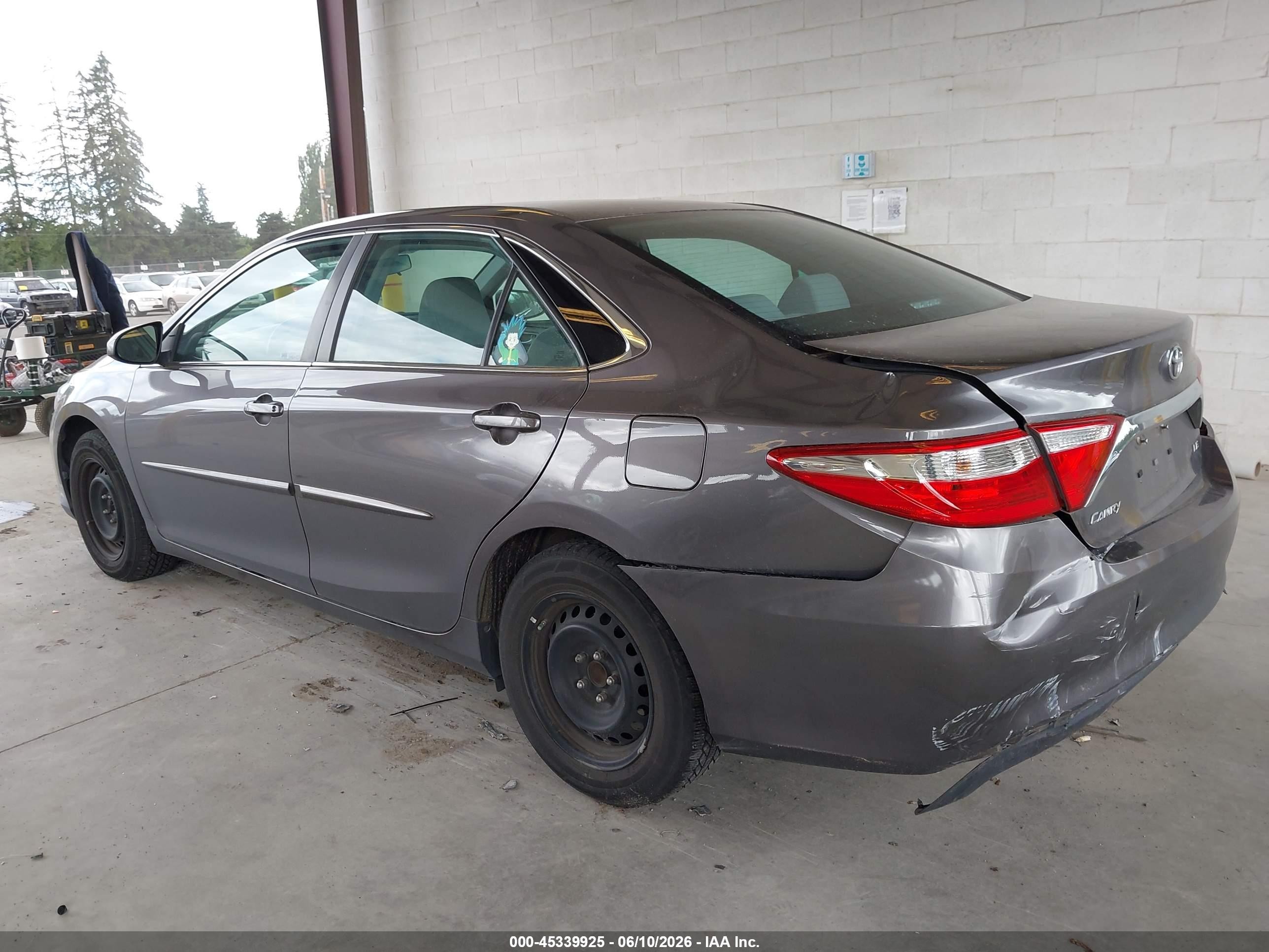 2015 Toyota Camry Le Серый vin: 4T1BF1FK9FU105154