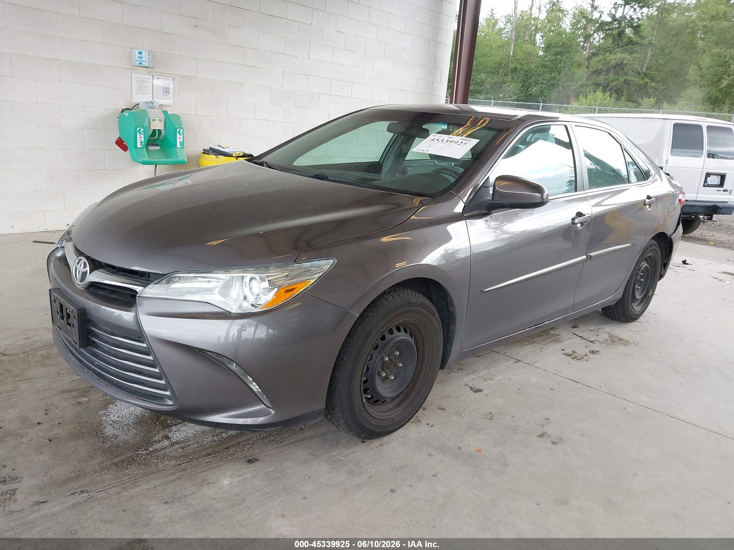 2015 Toyota Camry Le Серый vin: 4T1BF1FK9FU105154