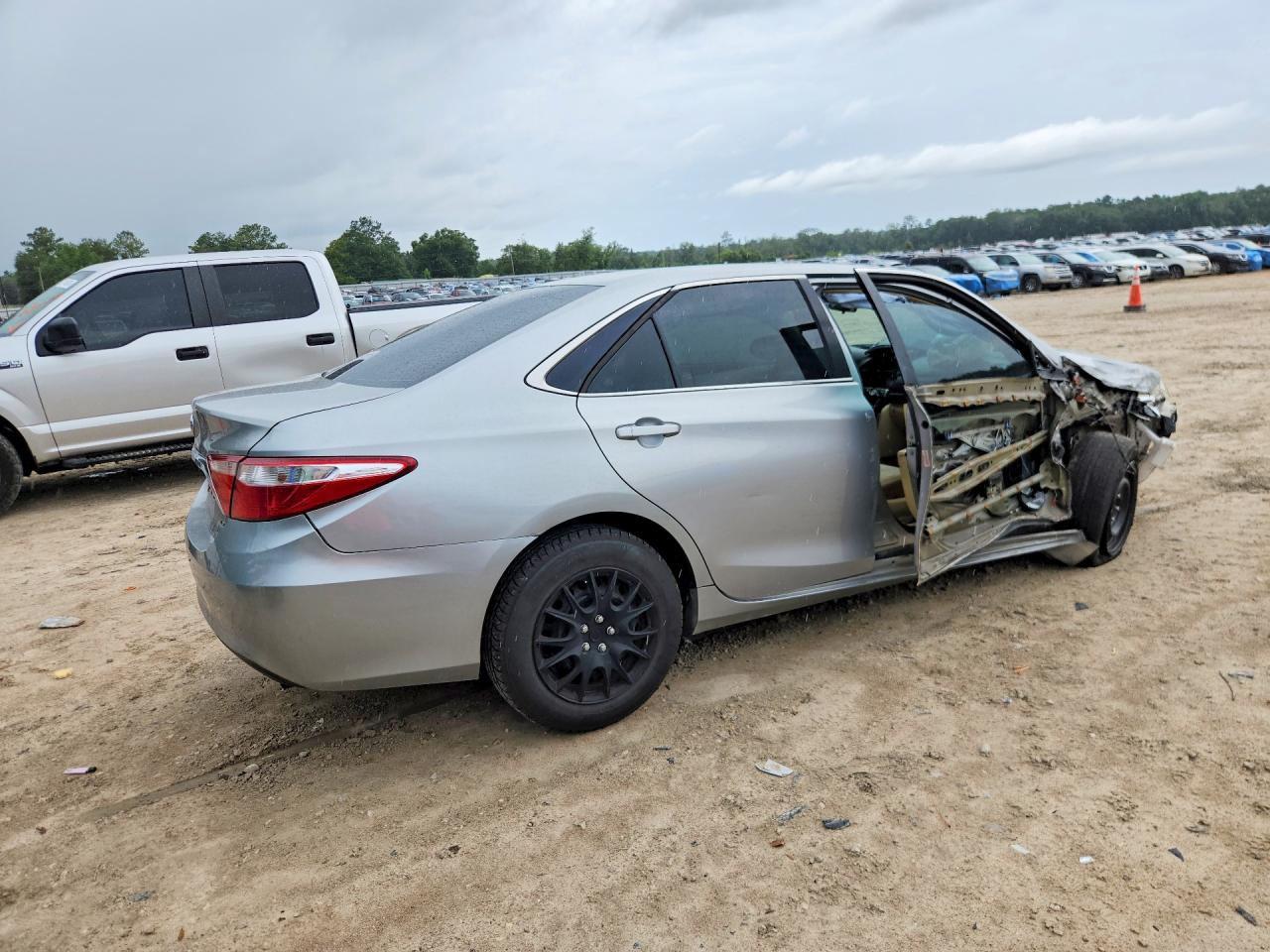 2015 Toyota Camry Le Silver vin: 4T1BF1FK9FU481417