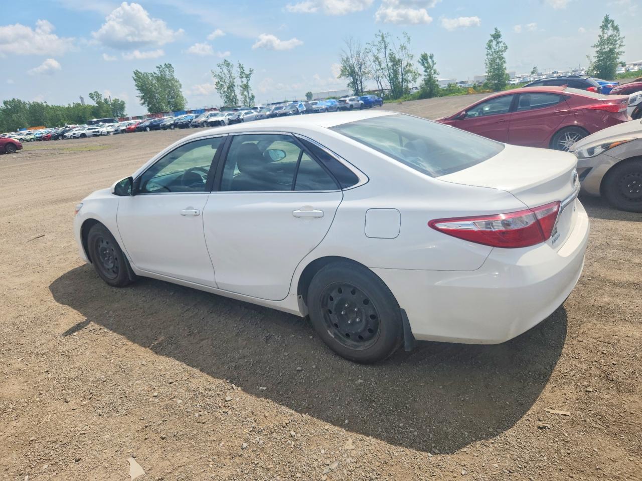 2015 Toyota Camry Le White vin: 4T1BF1FK9FU894941