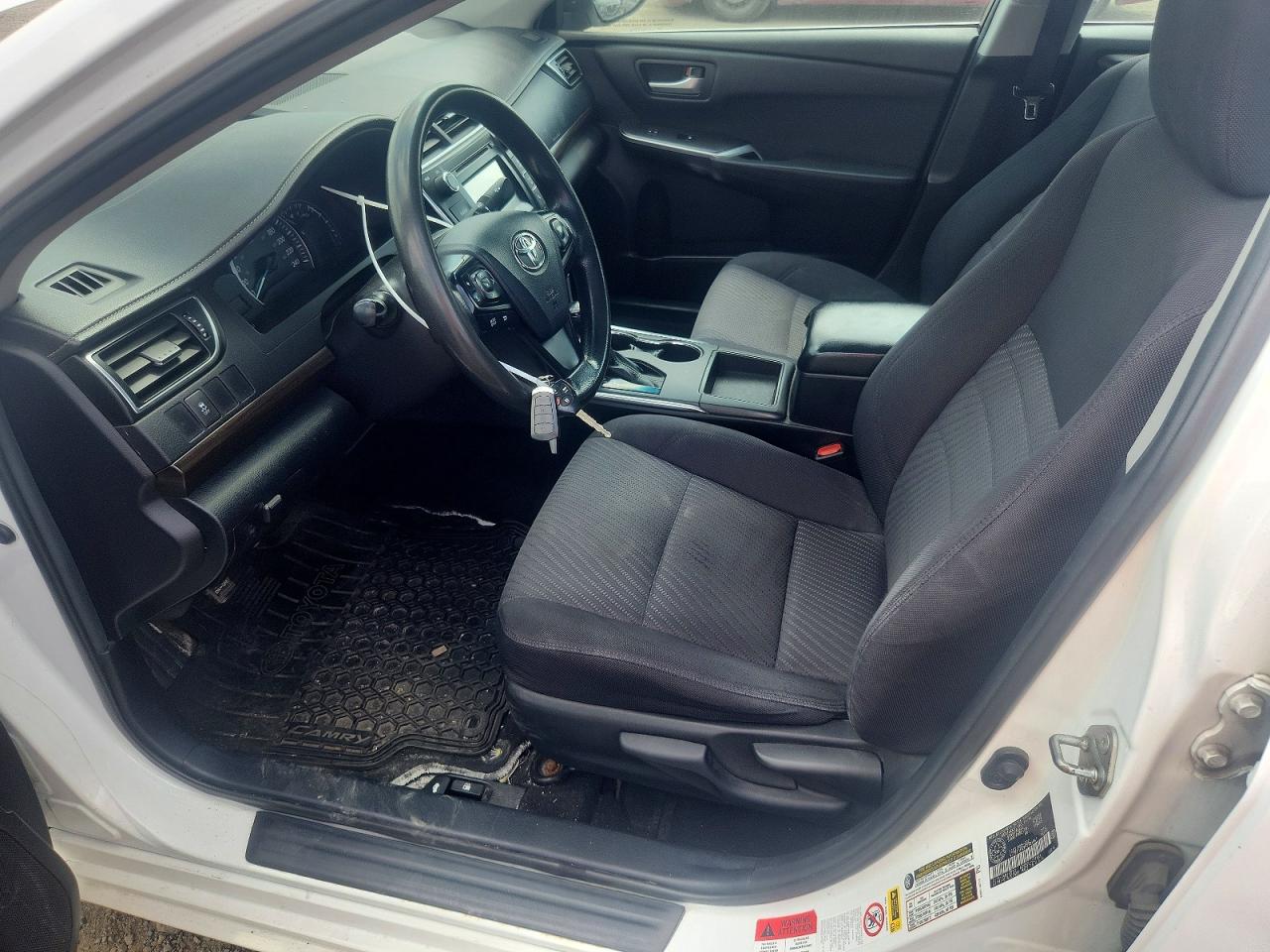 2015 Toyota Camry Le White vin: 4T1BF1FK9FU894941
