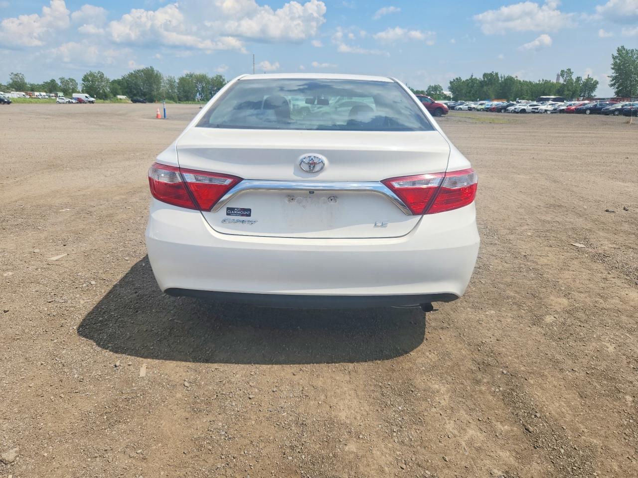 2015 Toyota Camry Le White vin: 4T1BF1FK9FU894941