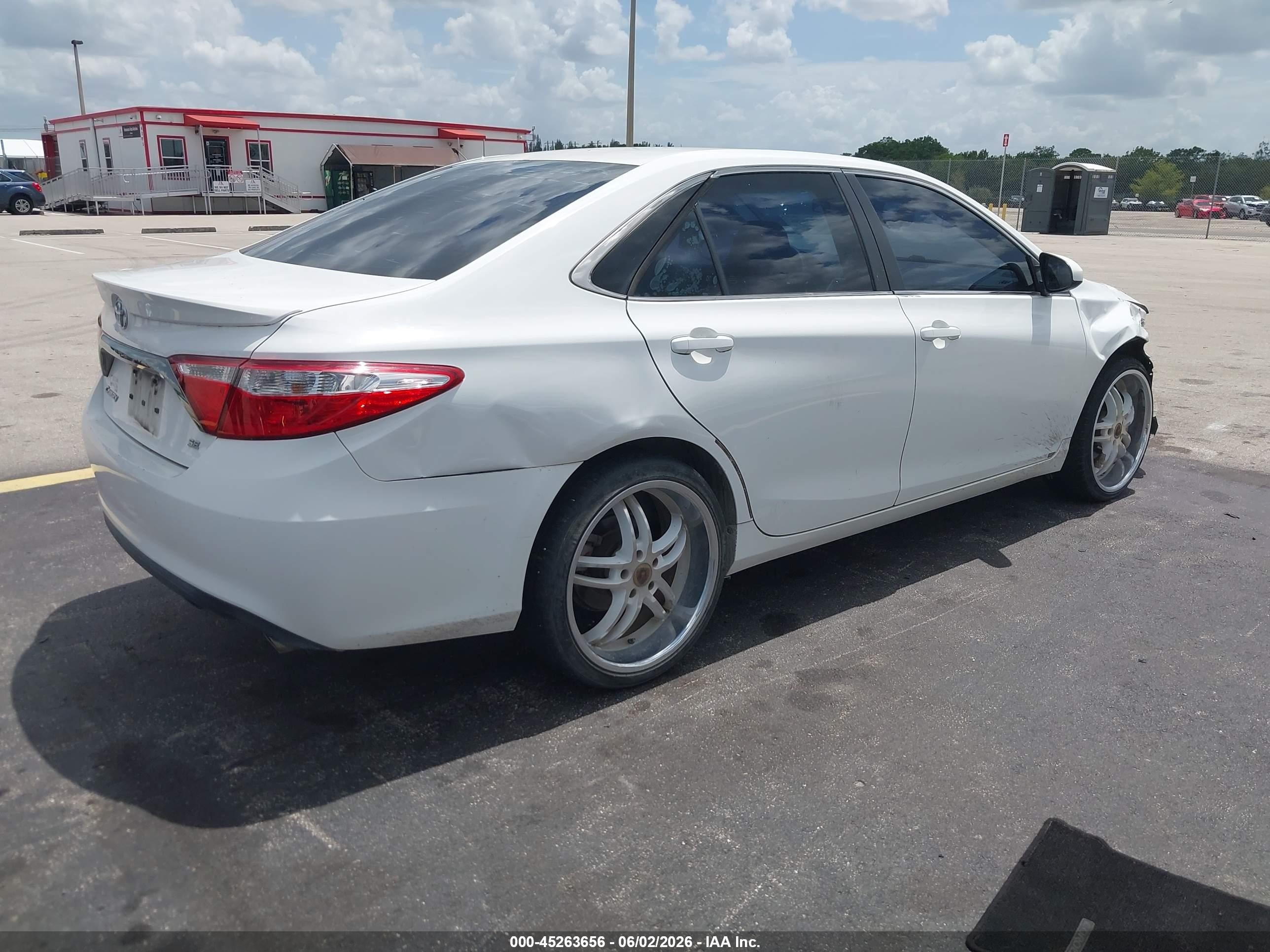 2015 Toyota Camry Se White vin: 4T1BF1FK9FU921734