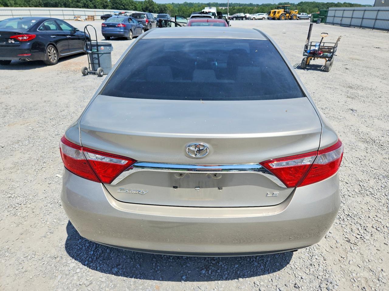 2015 Toyota Camry Le Gold vin: 4T1BF1FK9FU933639