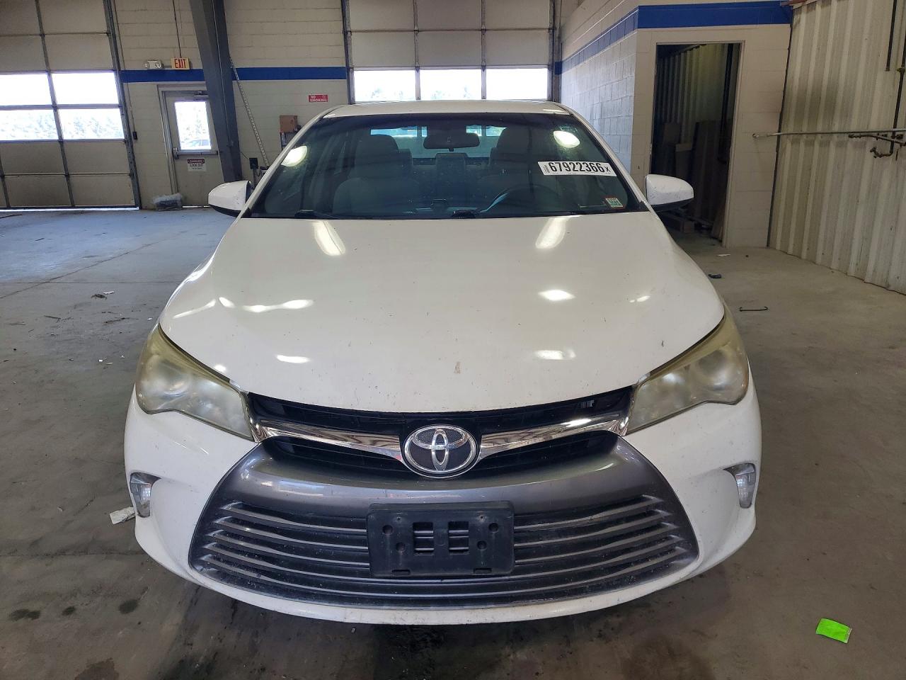 2015 Toyota Camry Le Белый vin: 4T1BF1FK9FU971047