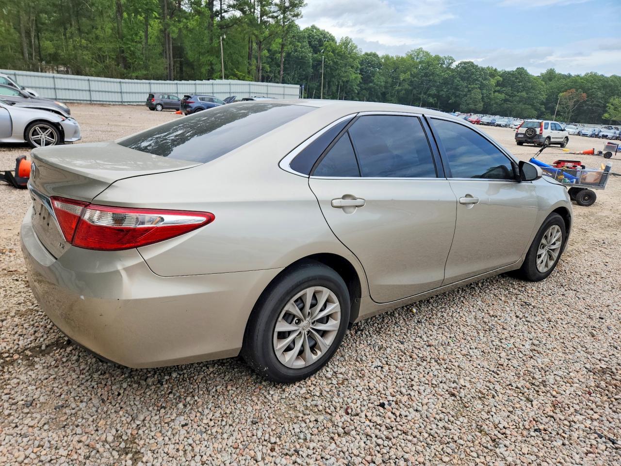 2015 Toyota Camry Le Gold vin: 4T1BF1FK9FU993811