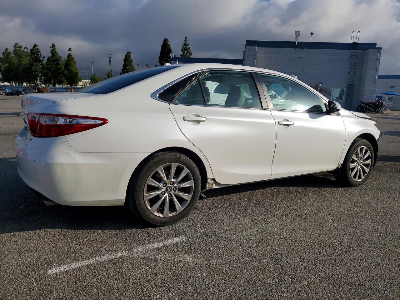 2017 Toyota Camry Xle White vin: 4T1BF1FK9HU336848