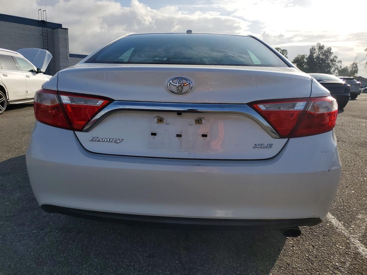 2017 Toyota Camry Xle White vin: 4T1BF1FK9HU336848