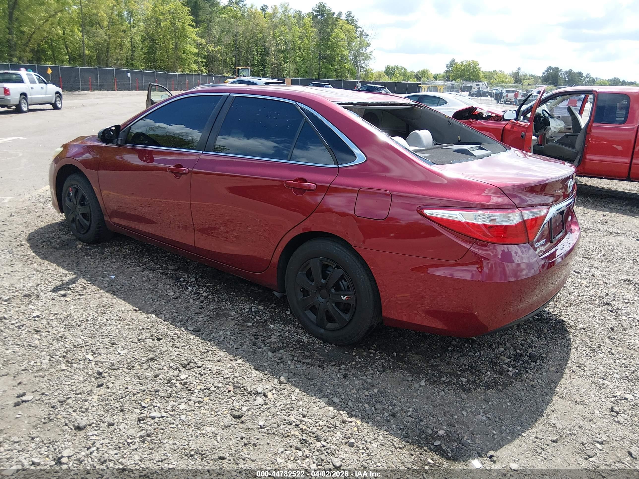 2017 Toyota Camry Le Красный vin: 4T1BF1FK9HU638155