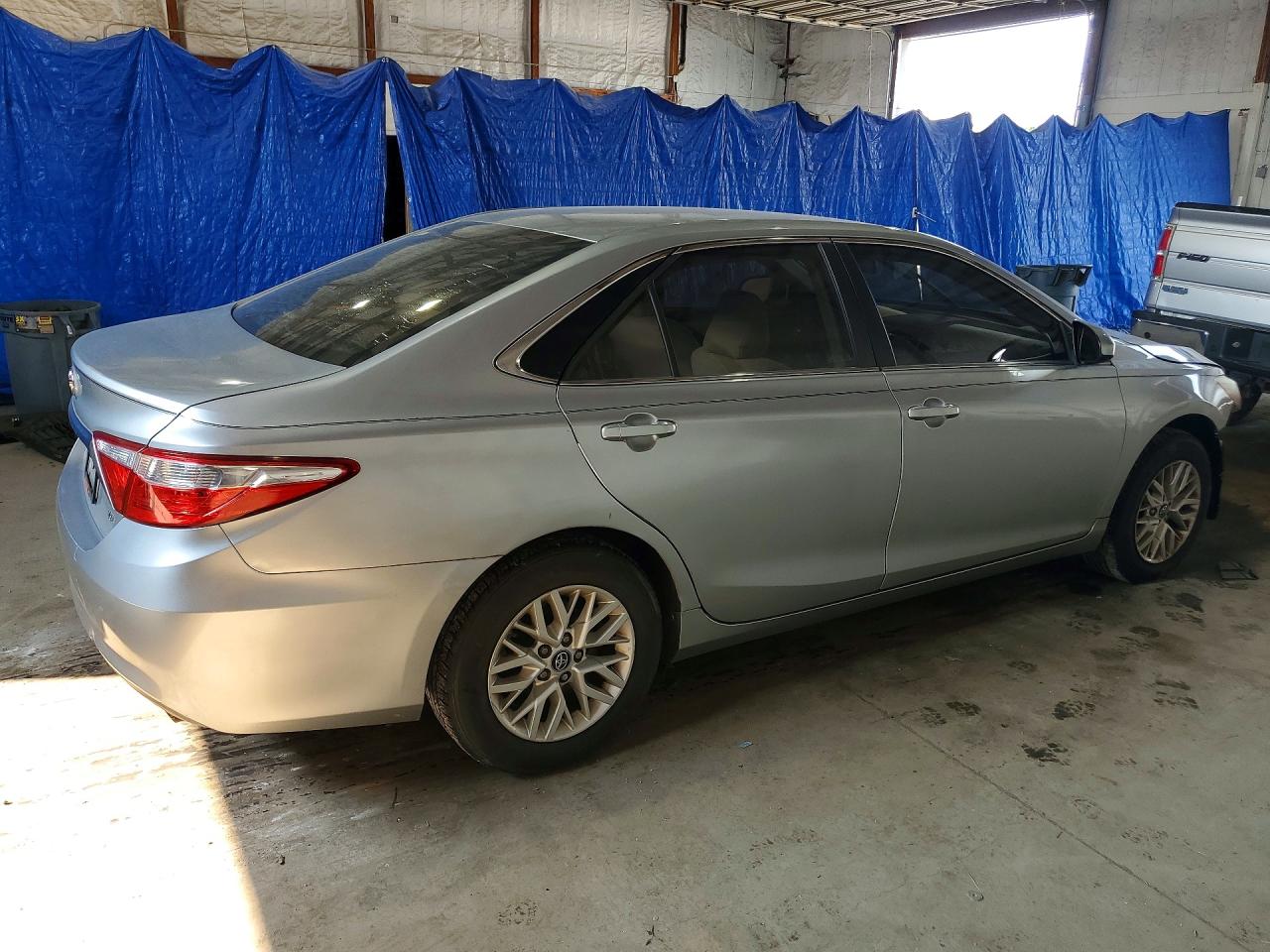 2017 Toyota Camry Le Silver vin: 4T1BF1FK9HU689302