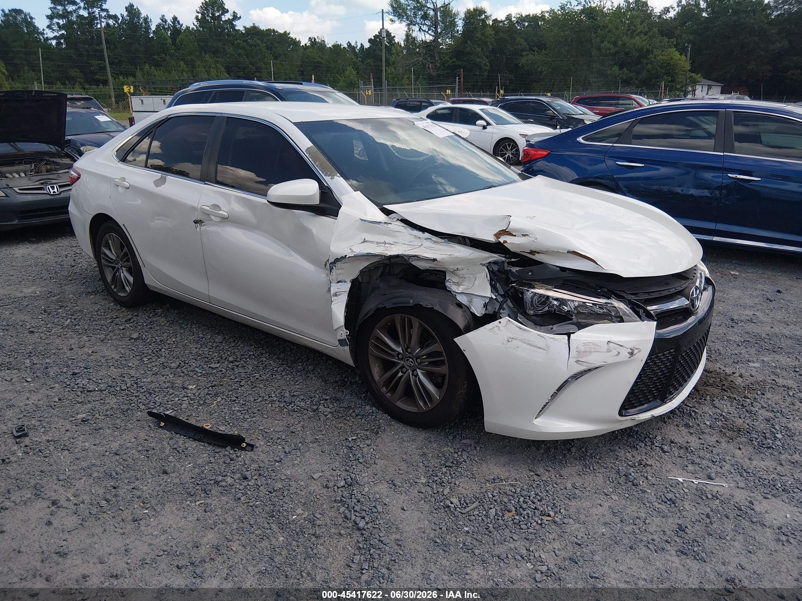 2015 Toyota Camry Le/xle/se/xse White vin: 4T1BF1FKGFU071156