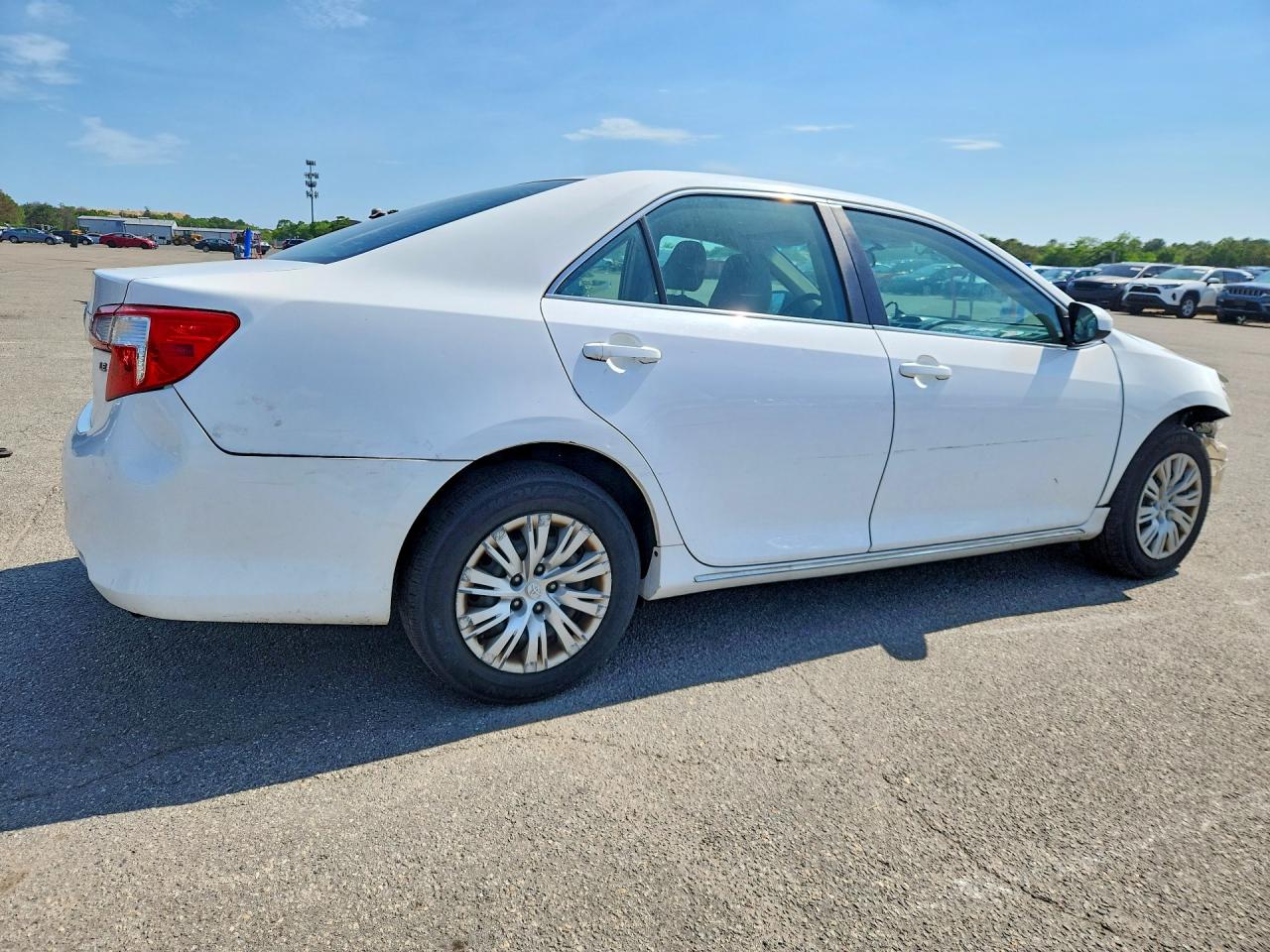 2013 Toyota Camry Le White vin: 4T1BF1FKXCU193918