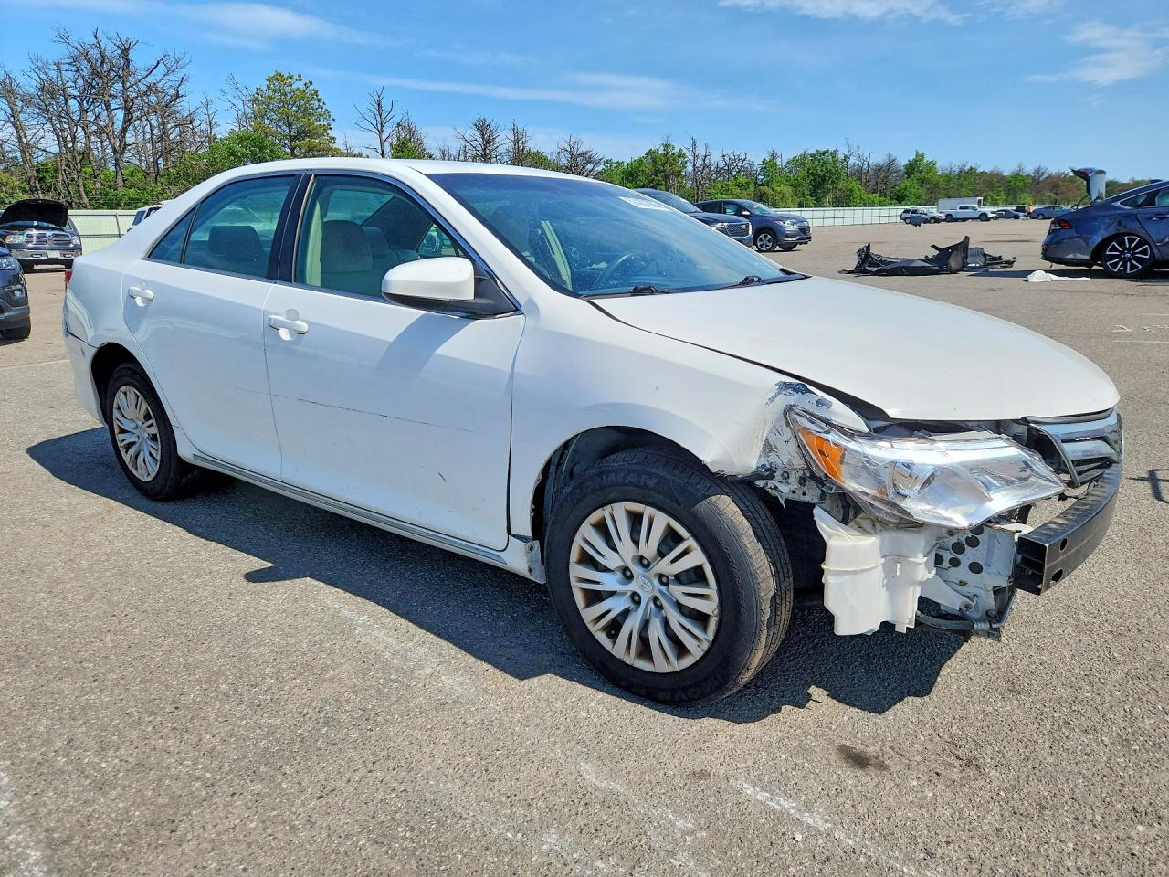 2013 Toyota Camry Le White vin: 4T1BF1FKXCU193918
