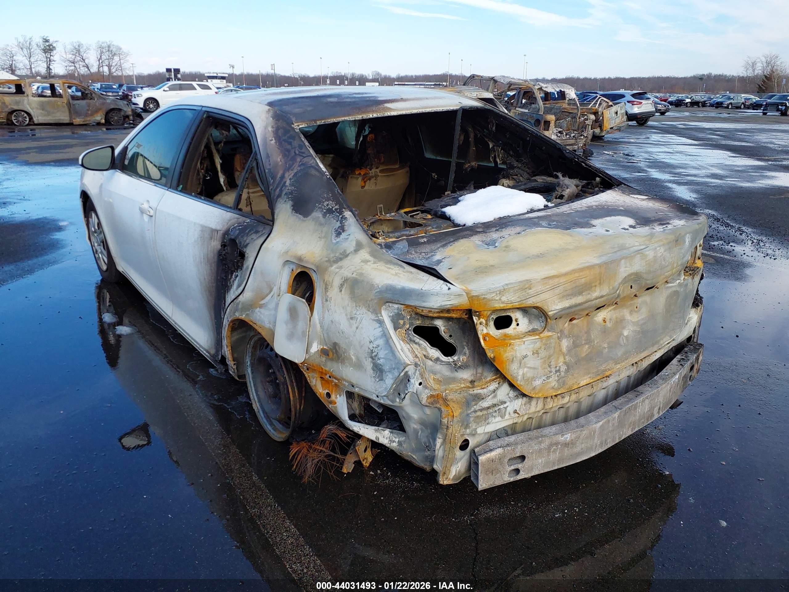 2012 Toyota Camry Le White vin: 4T1BF1FKXCU528157