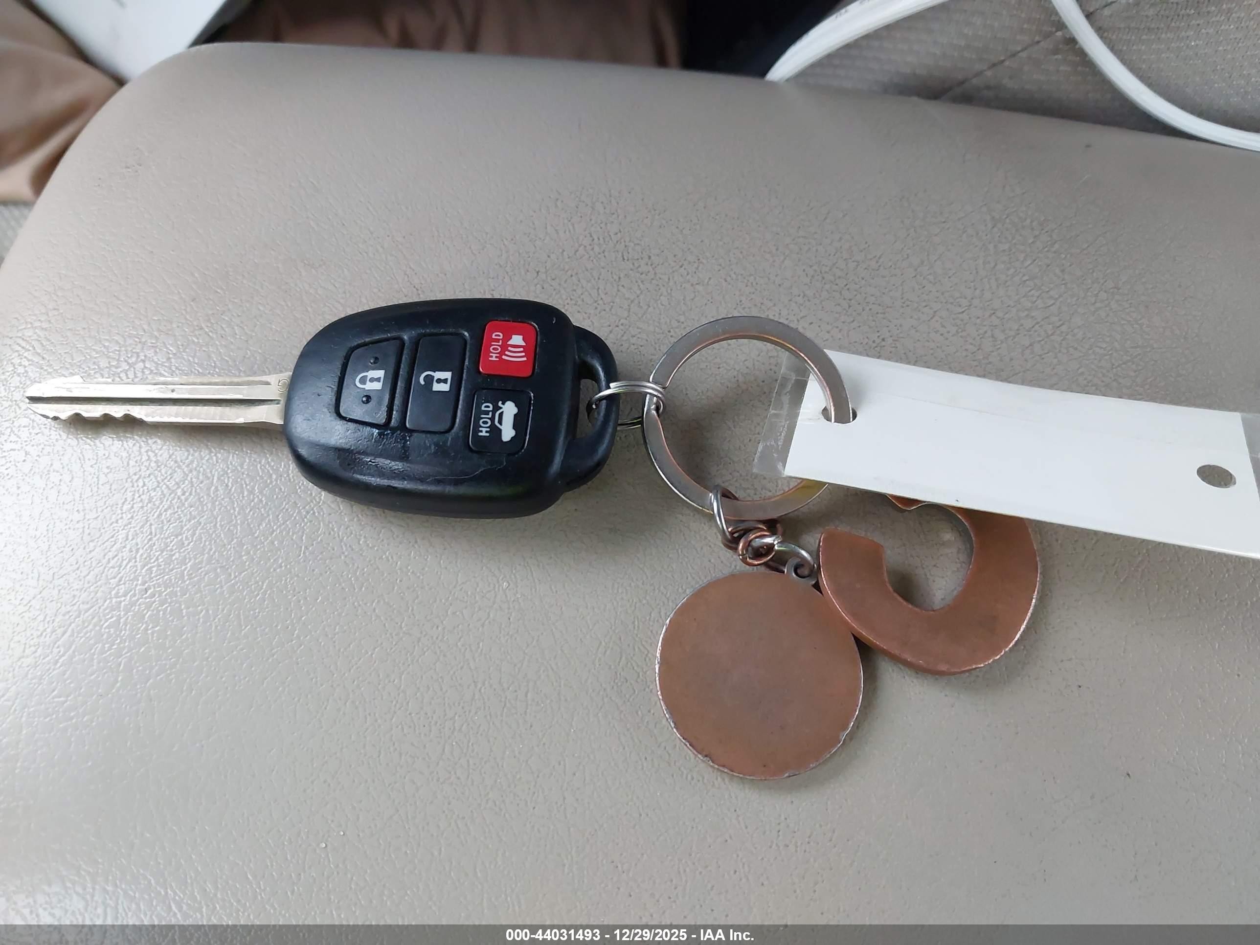 2012 Toyota Camry Le White vin: 4T1BF1FKXCU528157