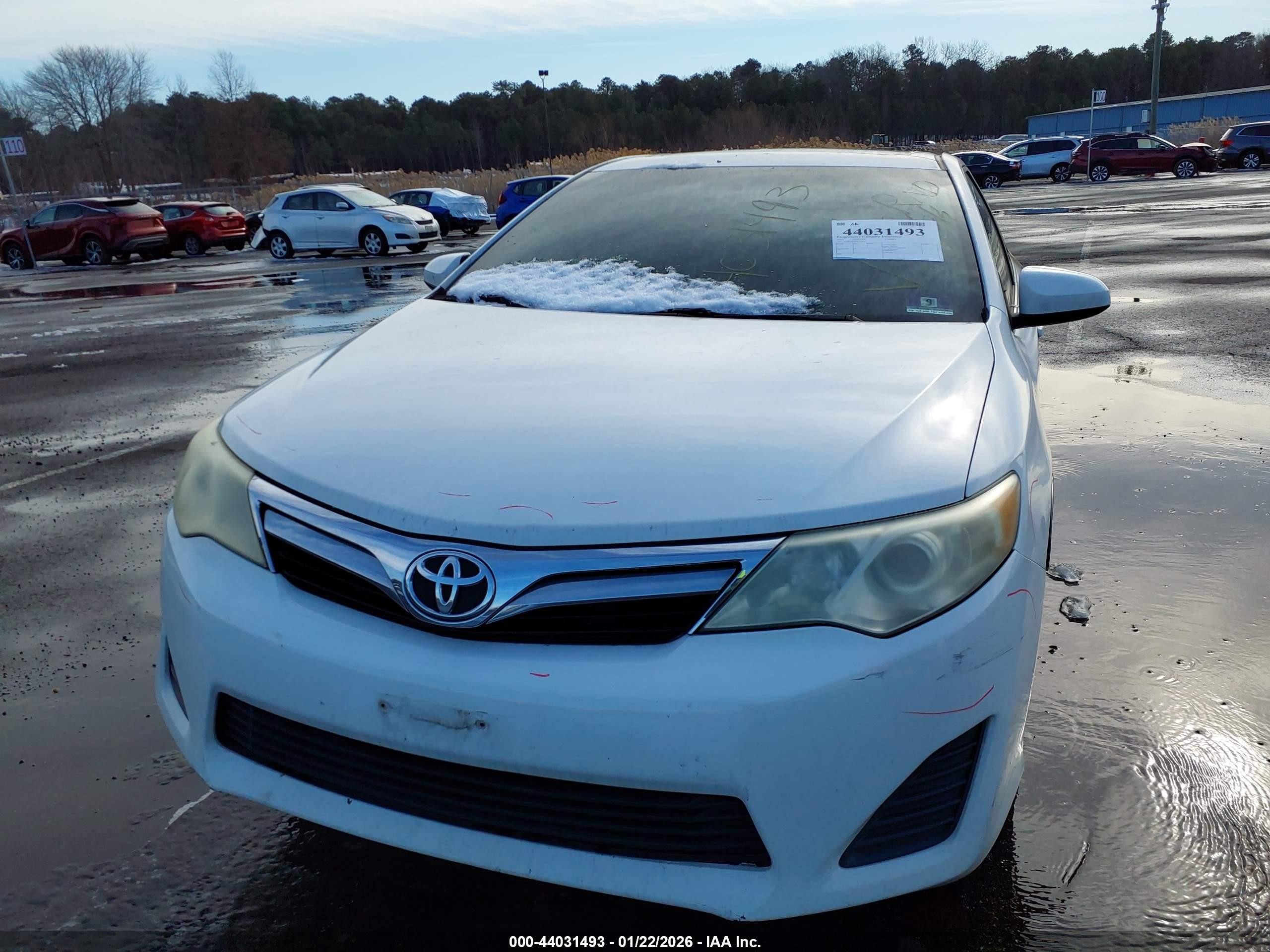 2012 Toyota Camry Le White vin: 4T1BF1FKXCU528157