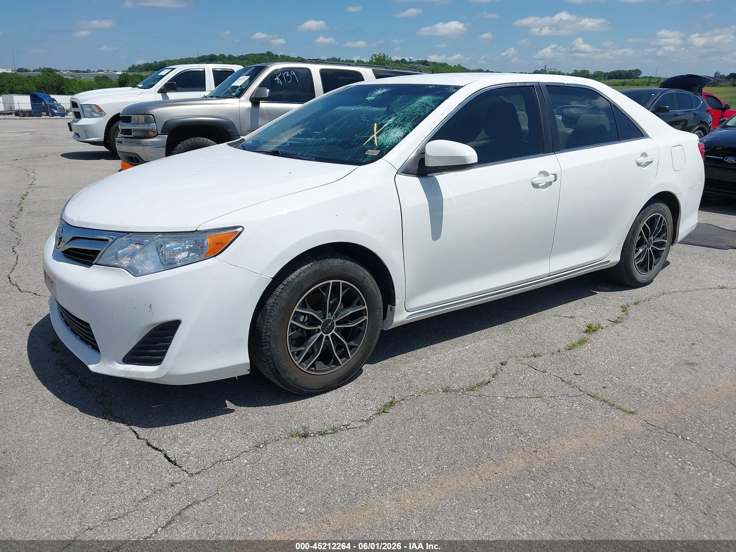 2012 Toyota Camry Le White vin: 4T1BF1FKXCU534539