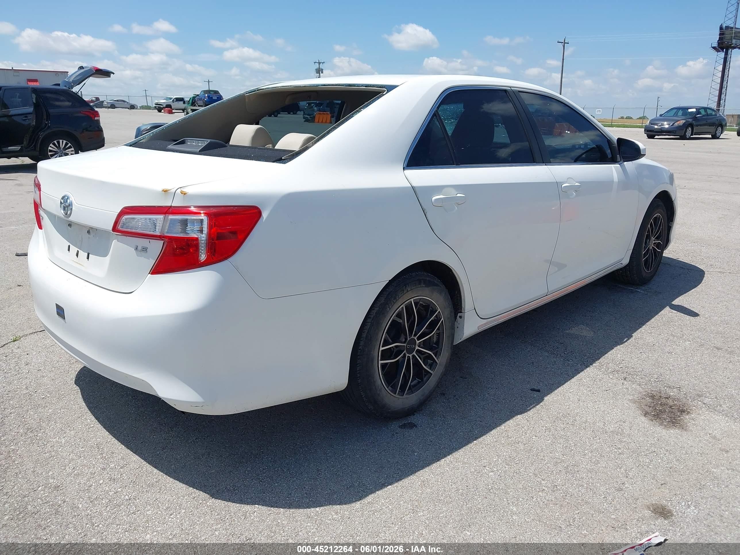 2012 Toyota Camry Le White vin: 4T1BF1FKXCU534539