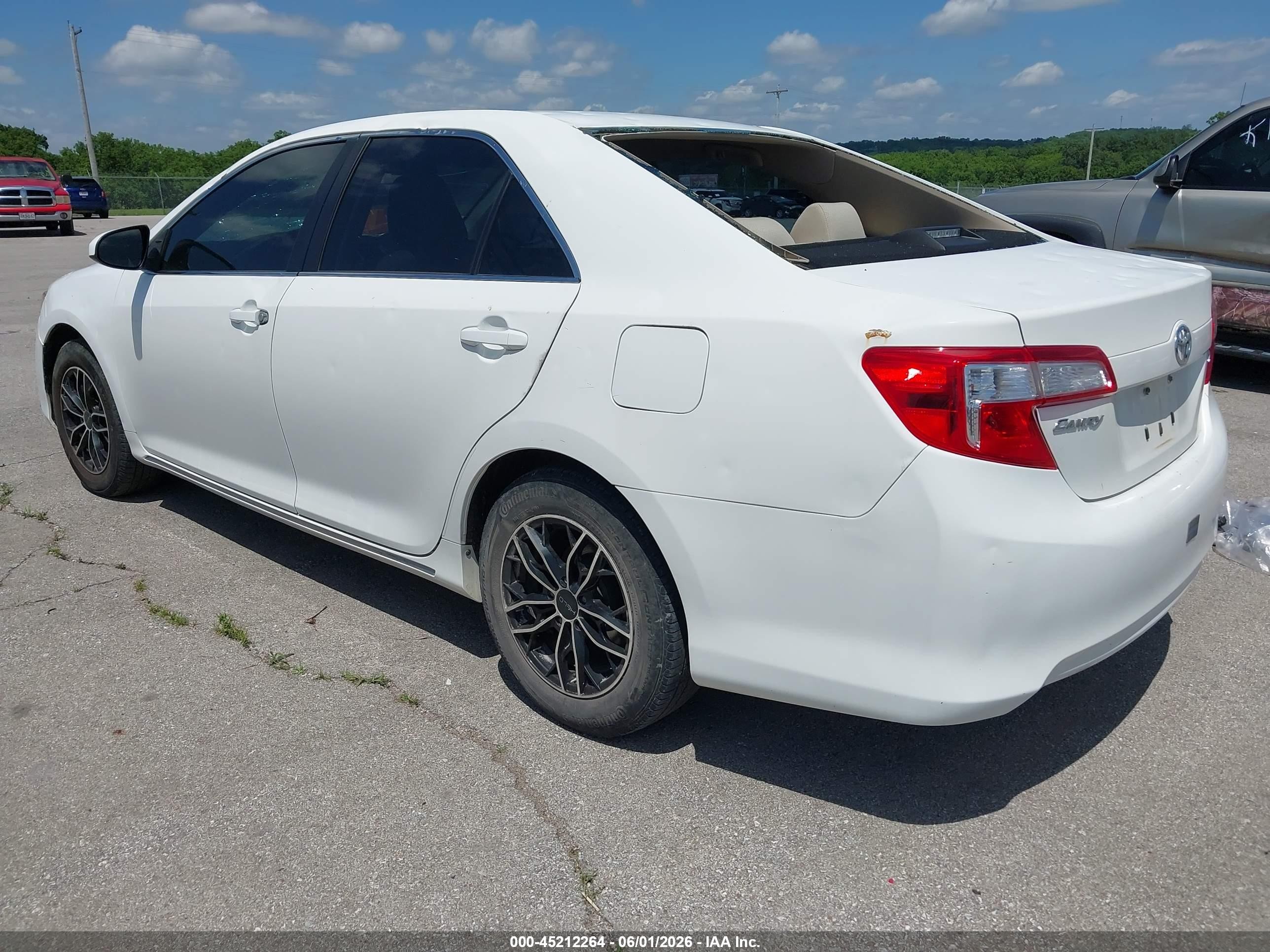 2012 Toyota Camry Le White vin: 4T1BF1FKXCU534539