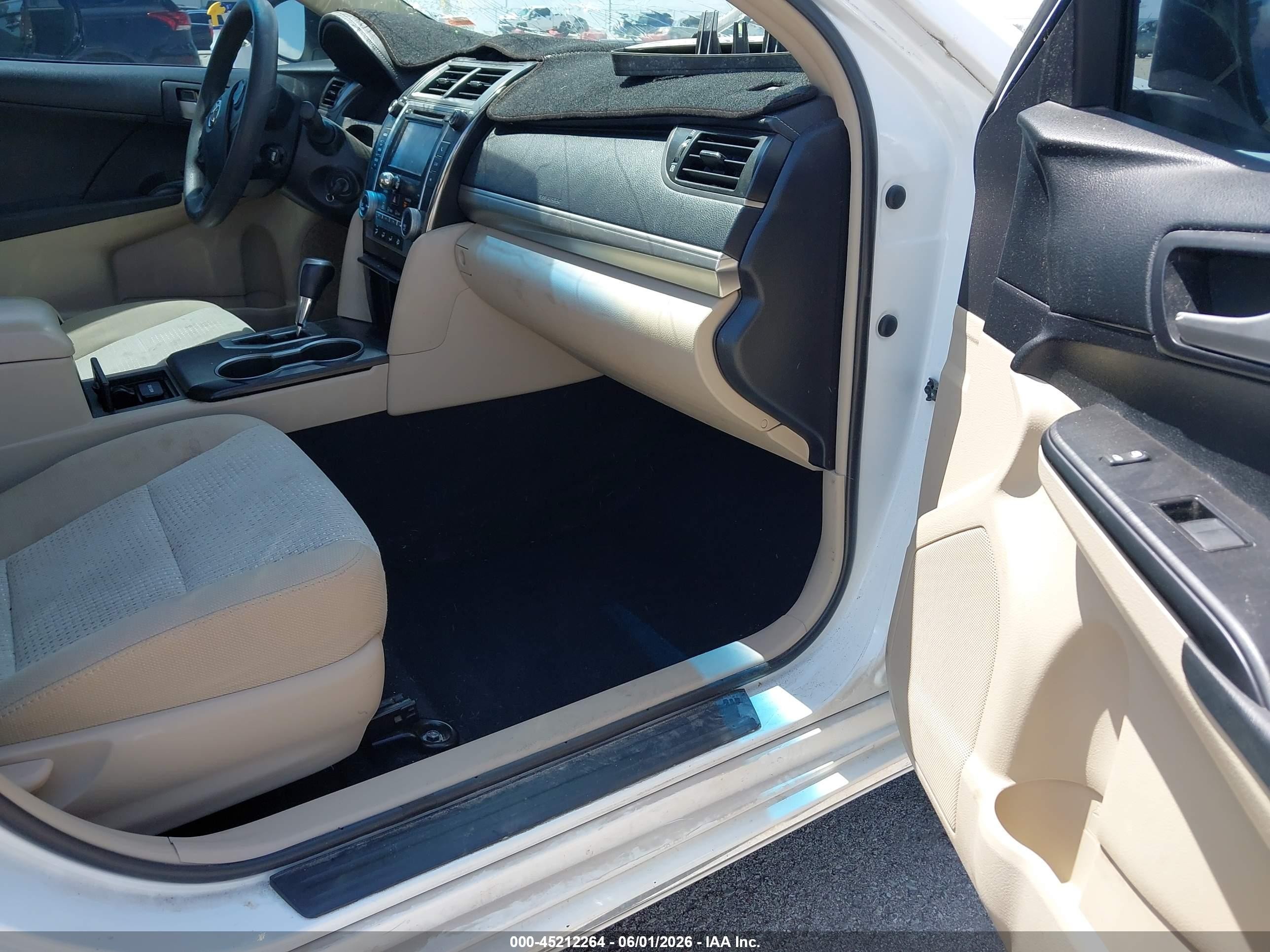 2012 Toyota Camry Le White vin: 4T1BF1FKXCU534539