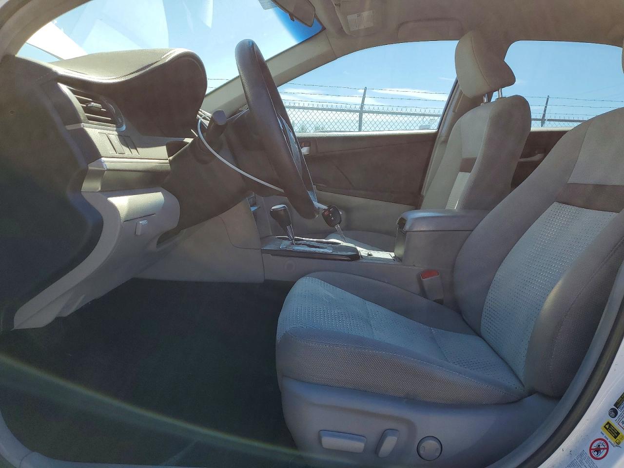 2012 Toyota Camry Le White vin: 4T1BF1FKXCU562468