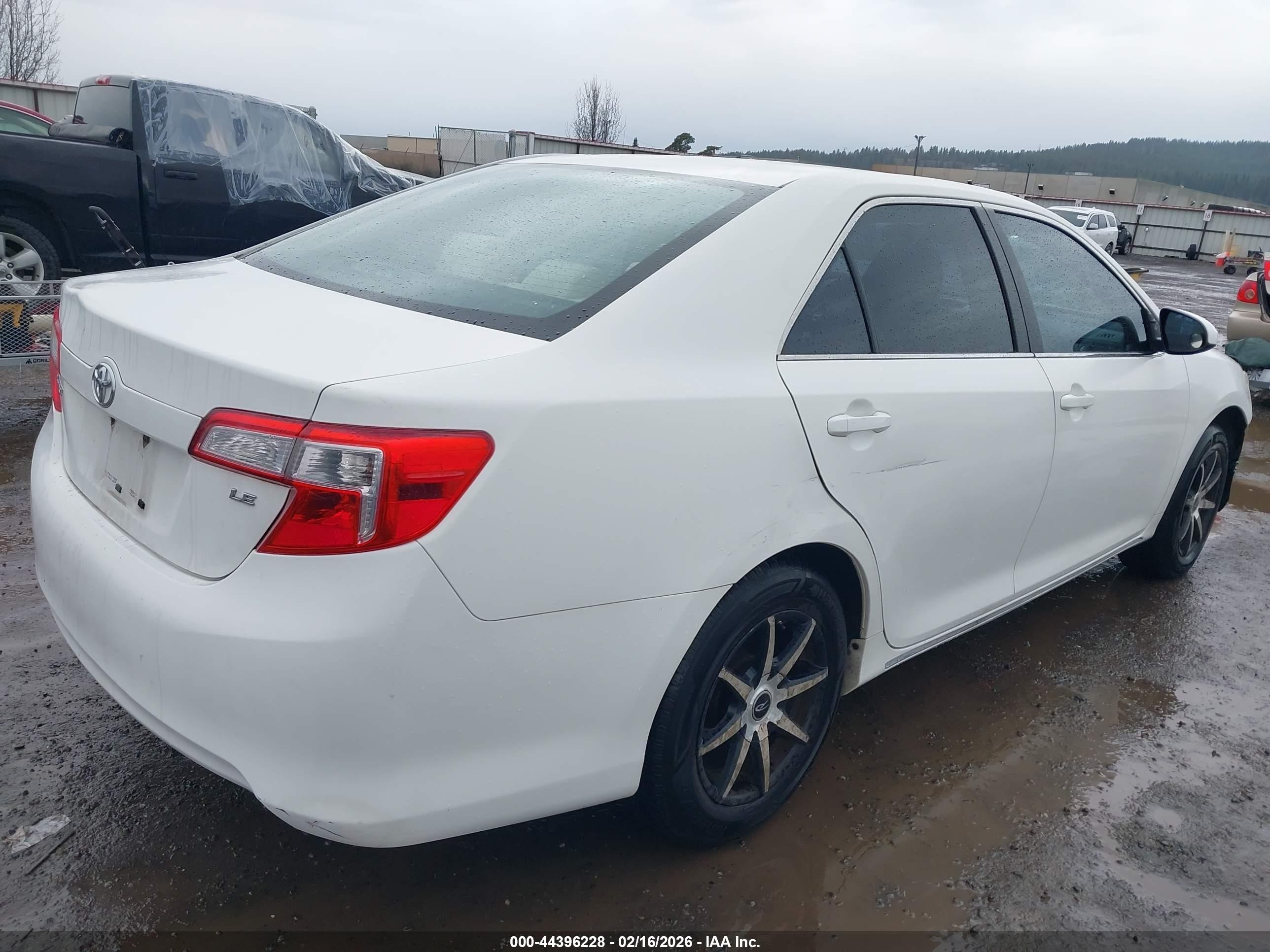 2012 Toyota Camry Le White vin: 4T1BF1FKXCU566388