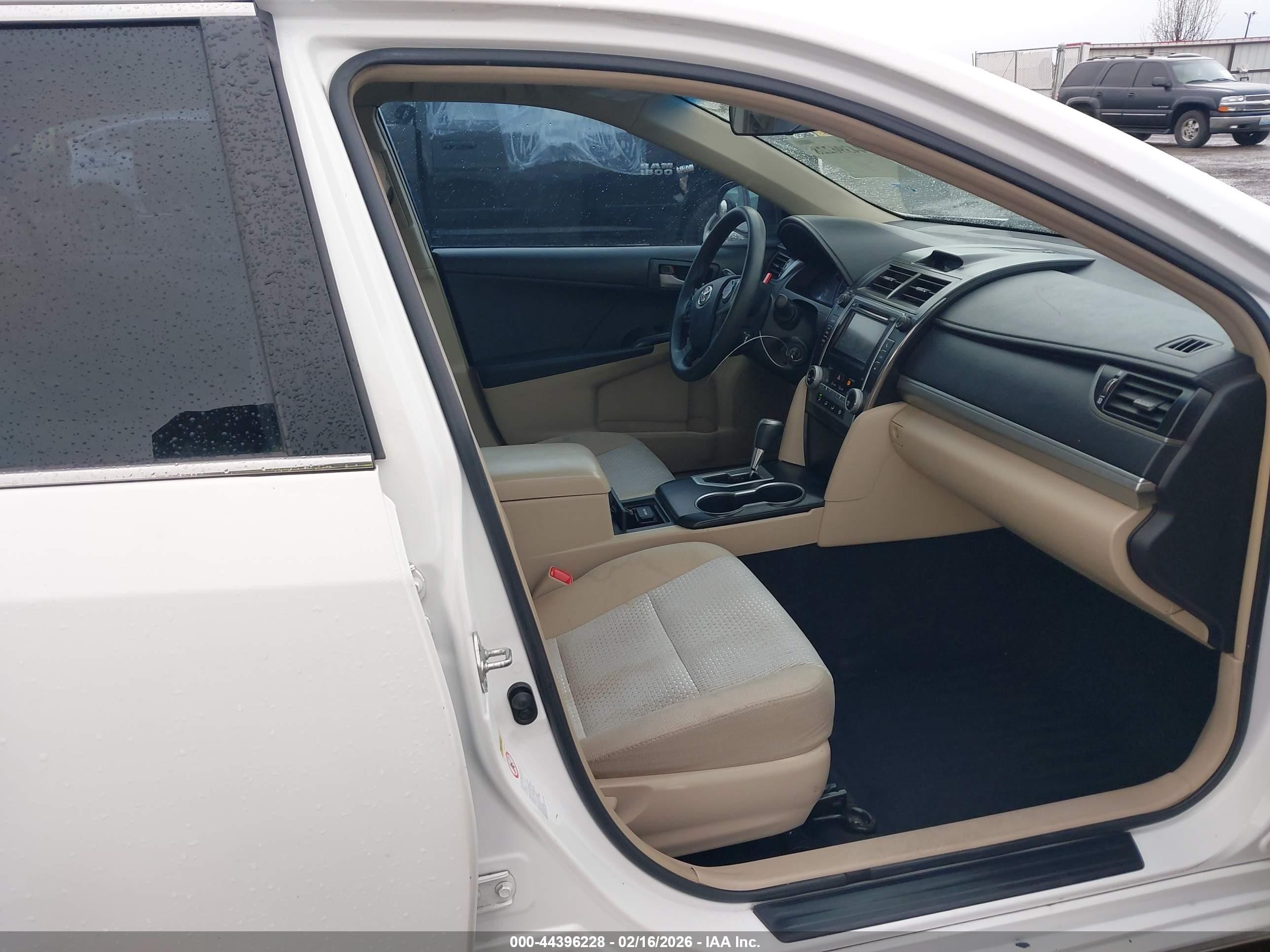 2012 Toyota Camry Le White vin: 4T1BF1FKXCU566388