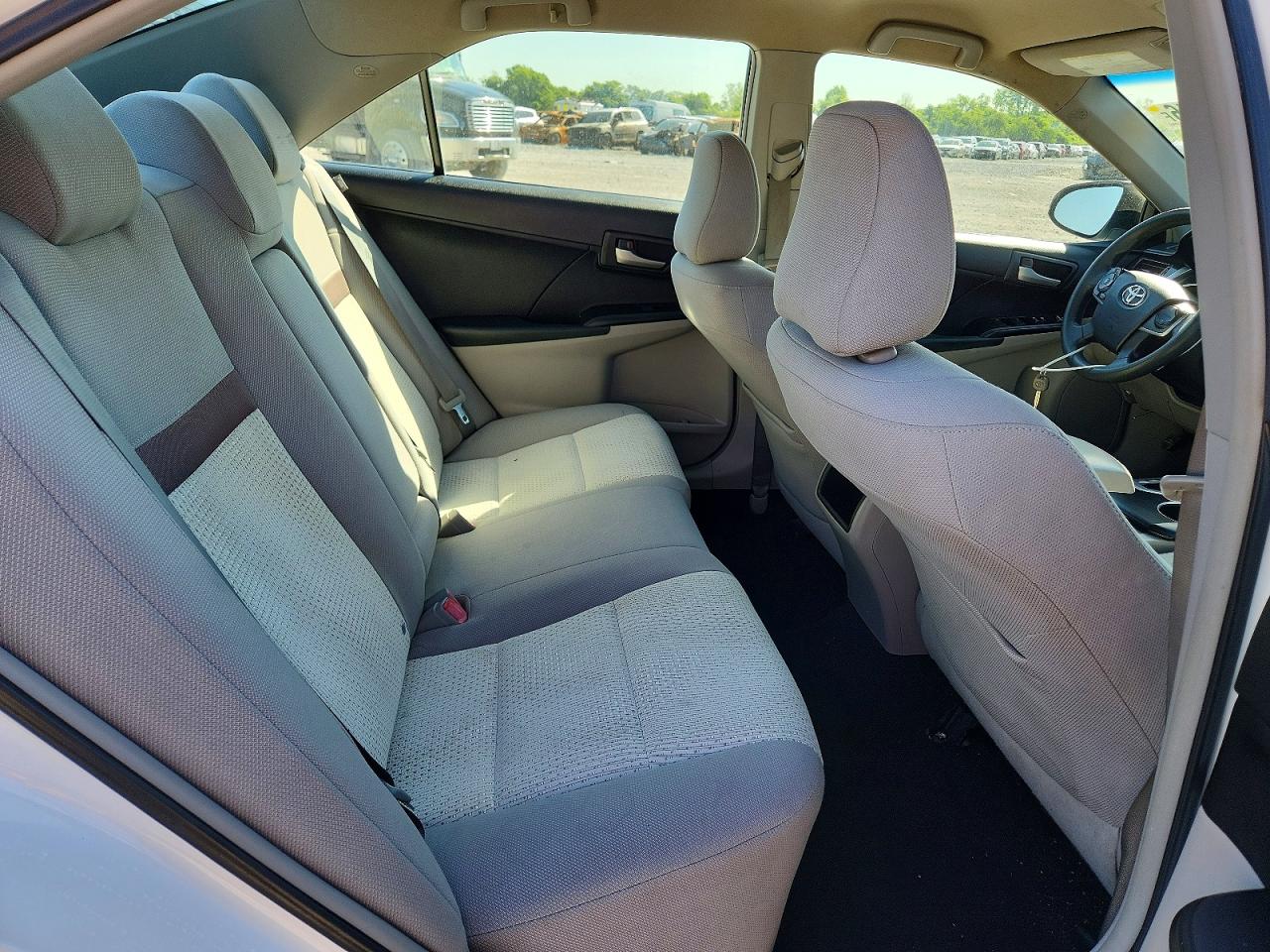 2012 Toyota Camry Le White vin: 4T1BF1FKXCU602130