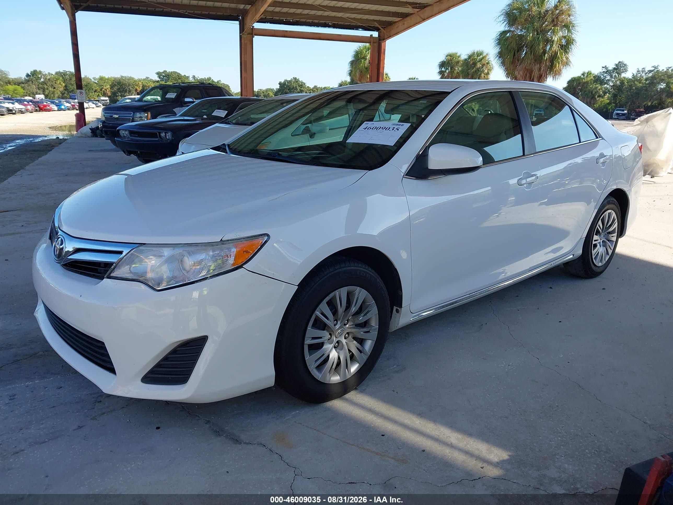 2013 Toyota Camry Le White vin: 4T1BF1FKXDU237644