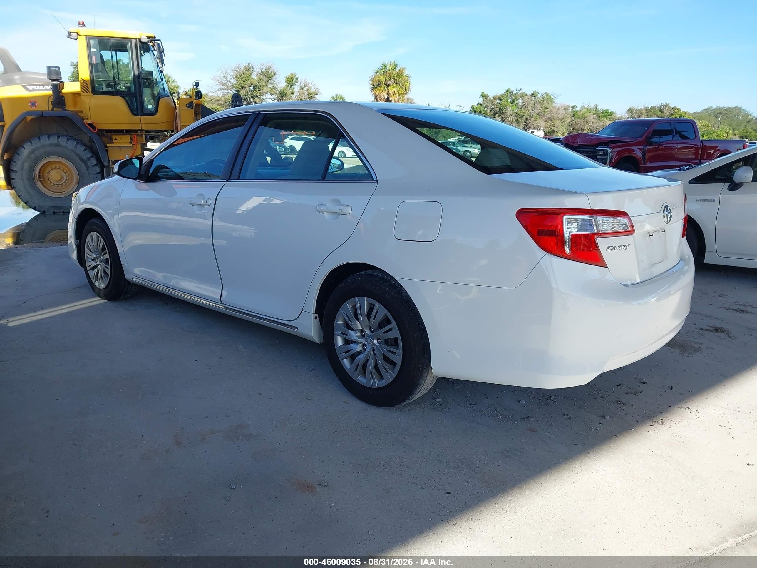 2013 Toyota Camry Le White vin: 4T1BF1FKXDU237644