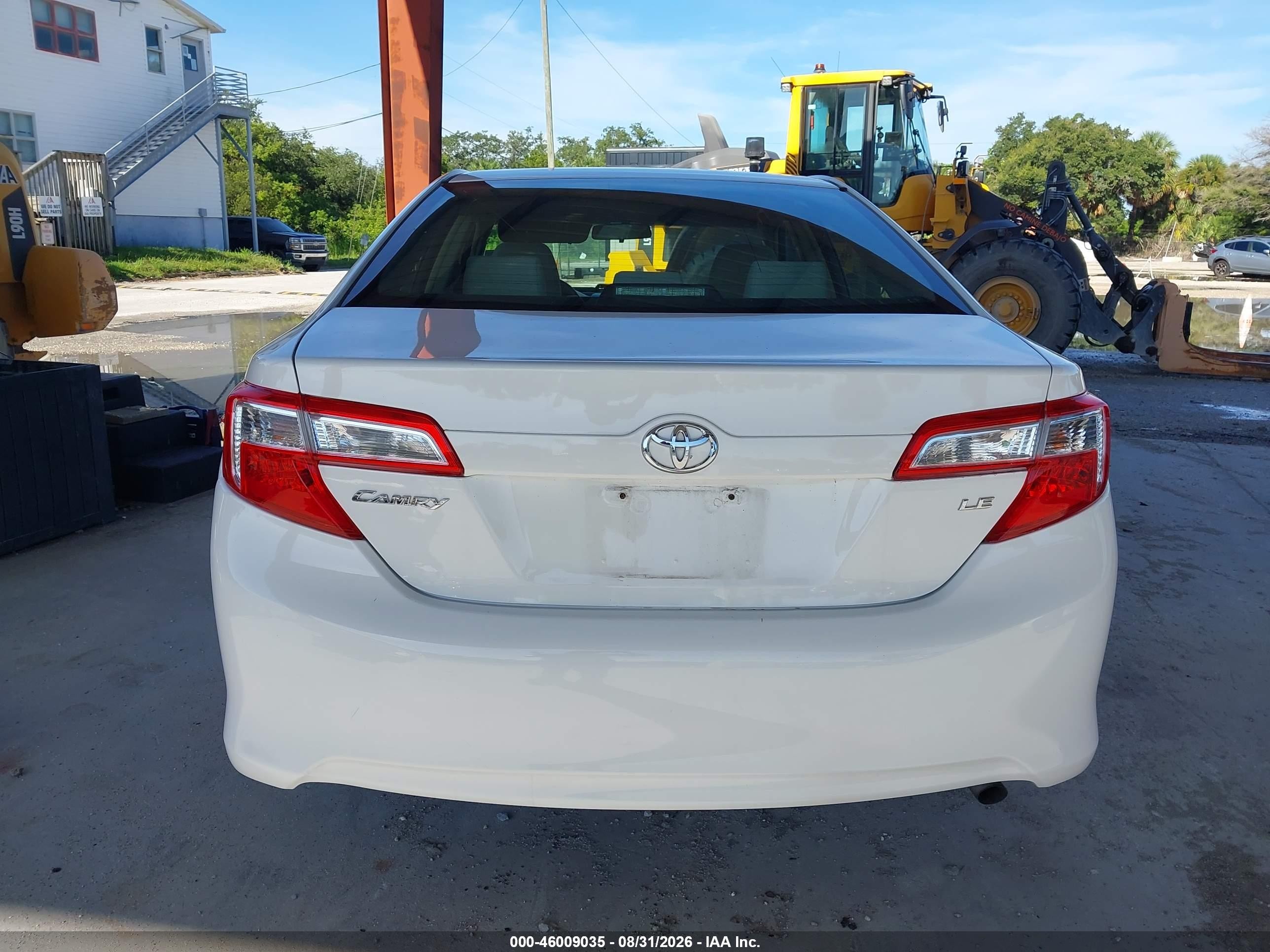 2013 Toyota Camry Le White vin: 4T1BF1FKXDU237644
