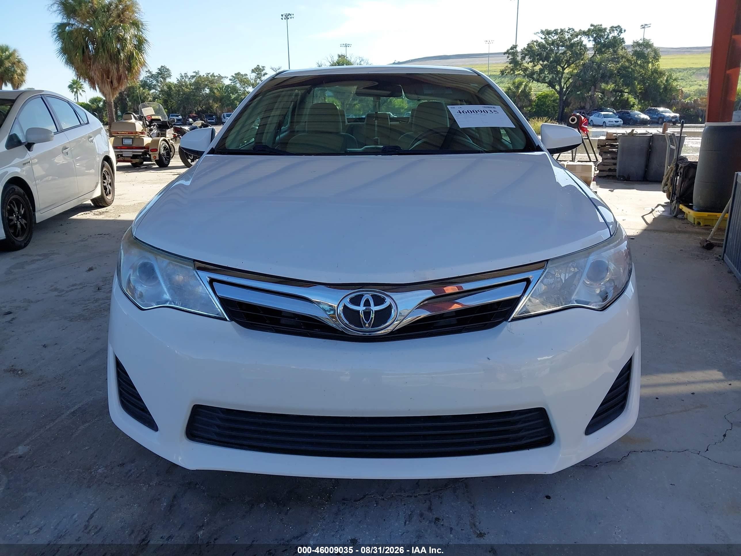 2013 Toyota Camry Le White vin: 4T1BF1FKXDU237644