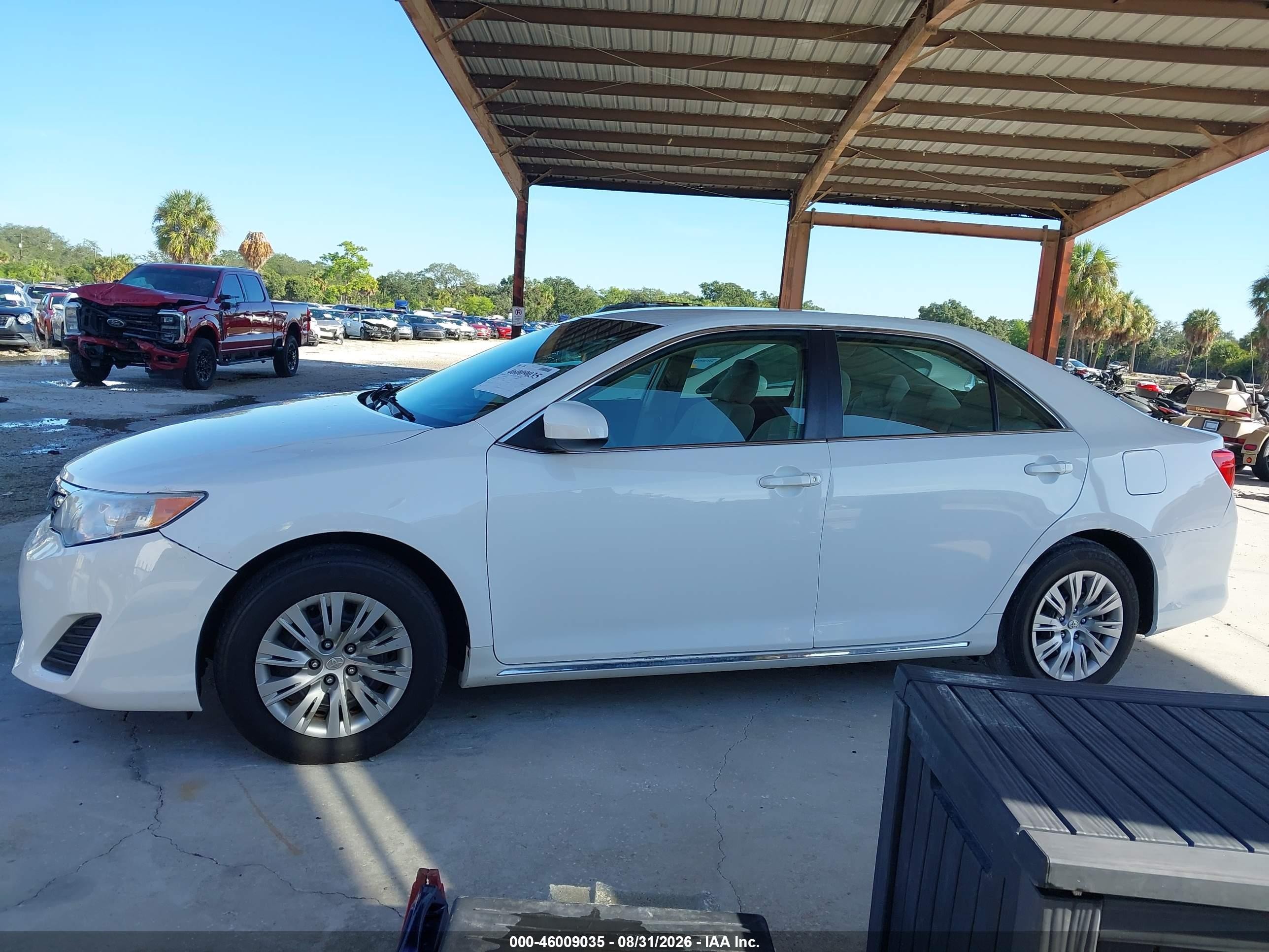 2013 Toyota Camry Le White vin: 4T1BF1FKXDU237644