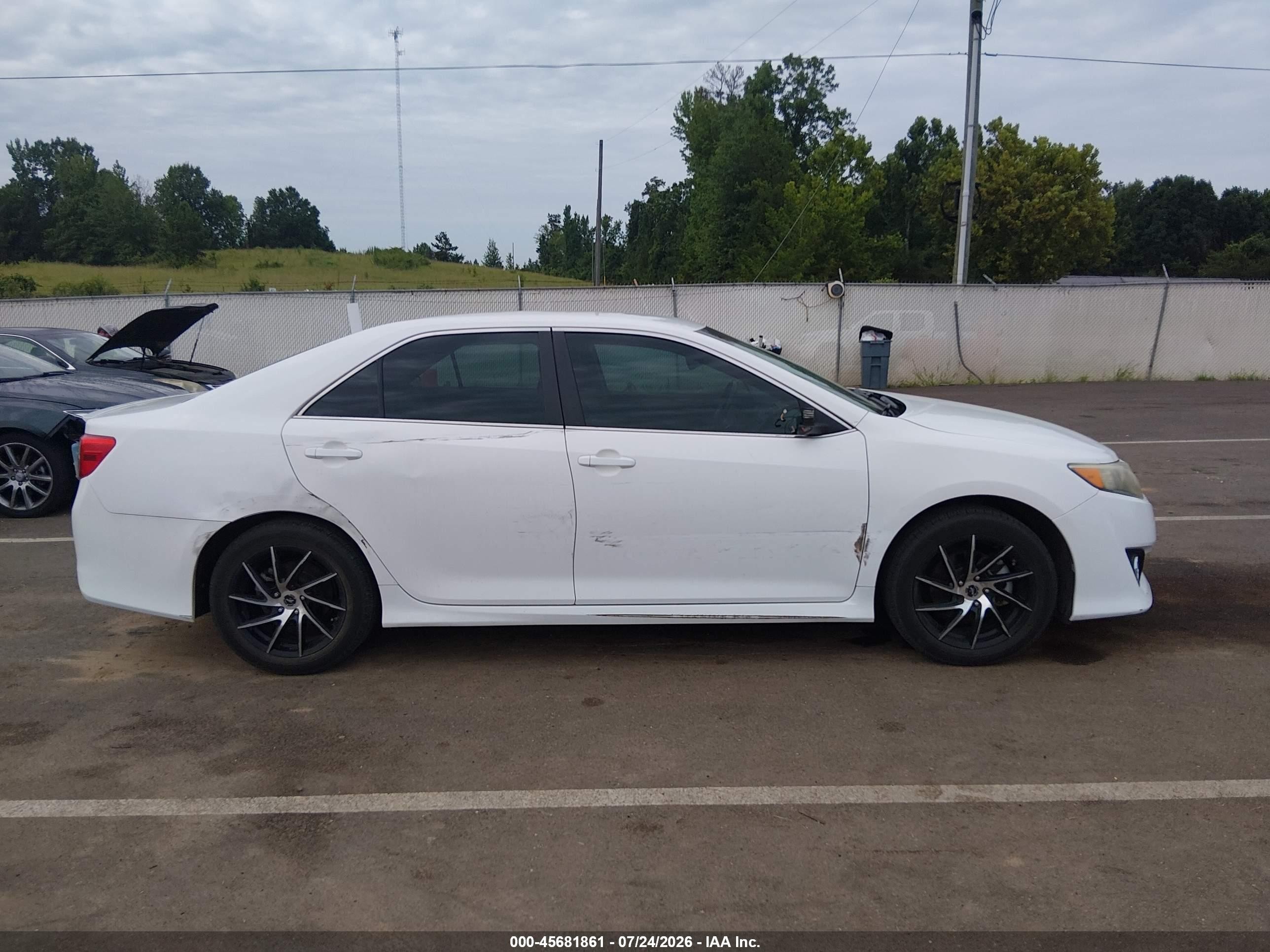 2013 Toyota Camry Se Белый vin: 4T1BF1FKXDU645254