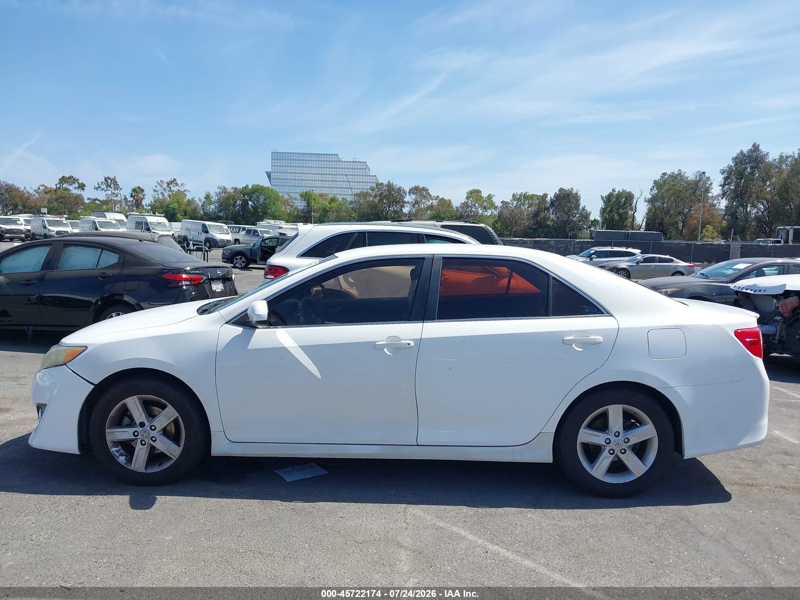 2013 Toyota Camry Se White vin: 4T1BF1FKXDU668159
