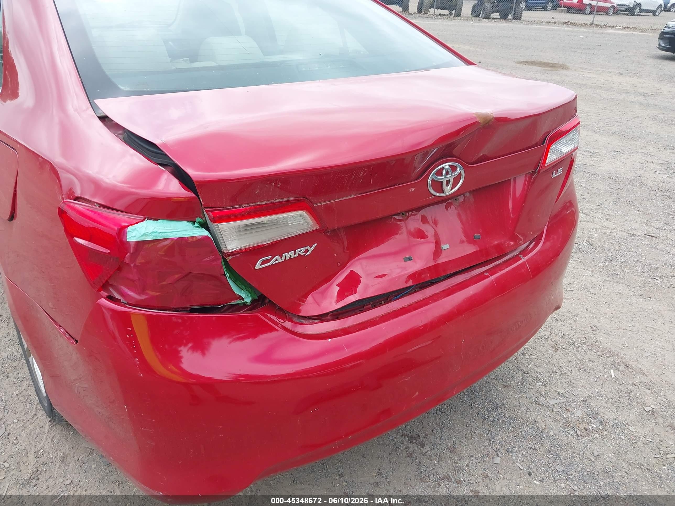 2013 Toyota Camry Le Red vin: 4T1BF1FKXDU688475