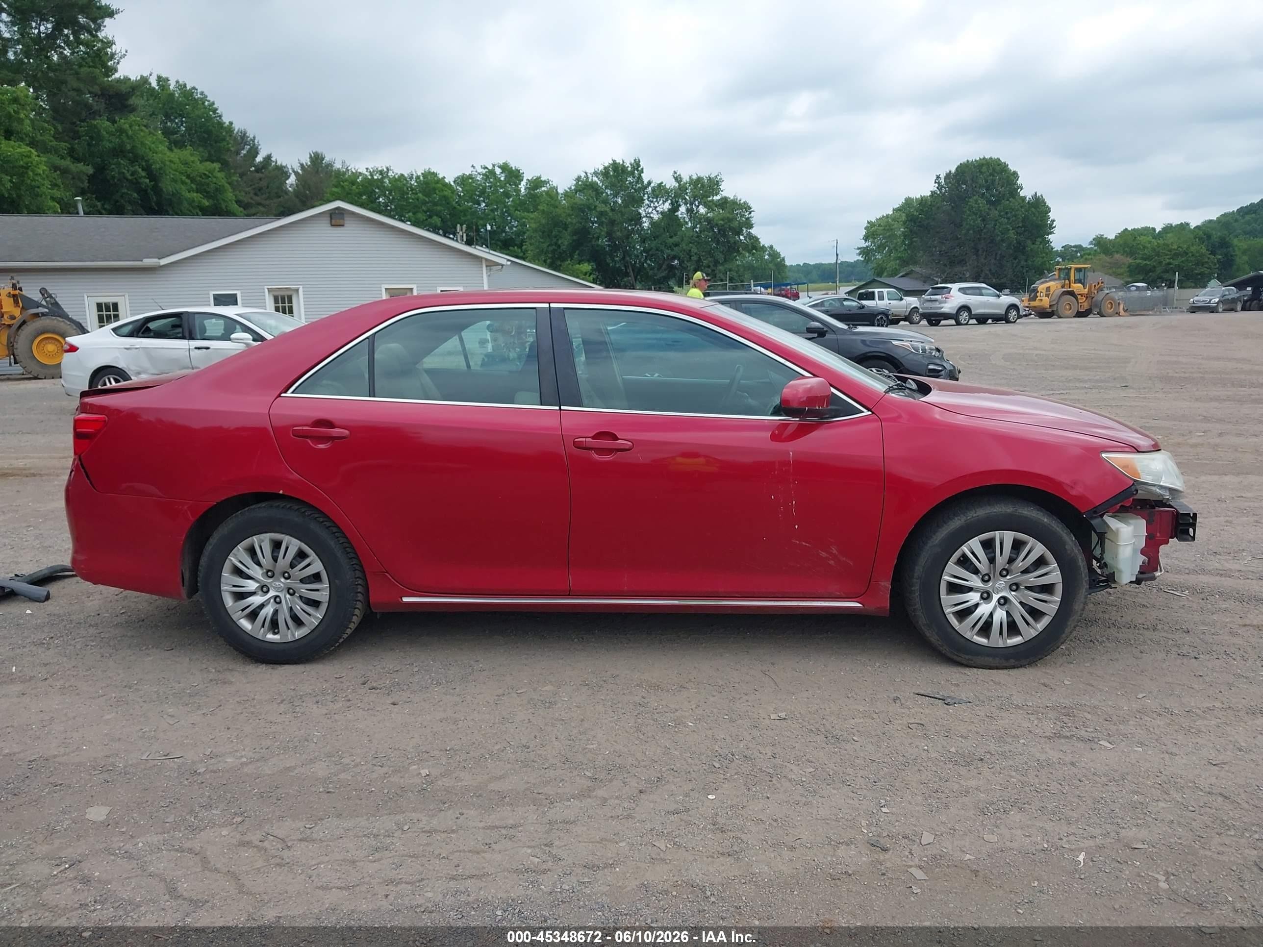 2013 Toyota Camry Le Red vin: 4T1BF1FKXDU688475