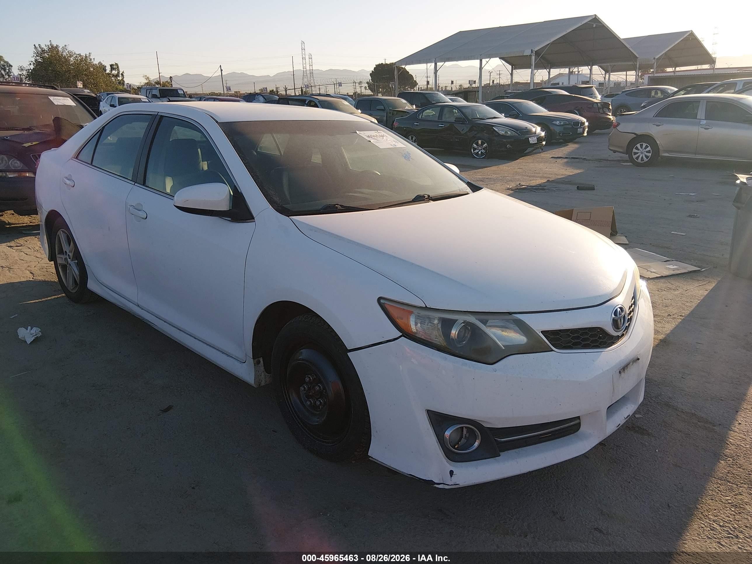 2013 Toyota Camry Se White vin: 4T1BF1FKXDU698388
