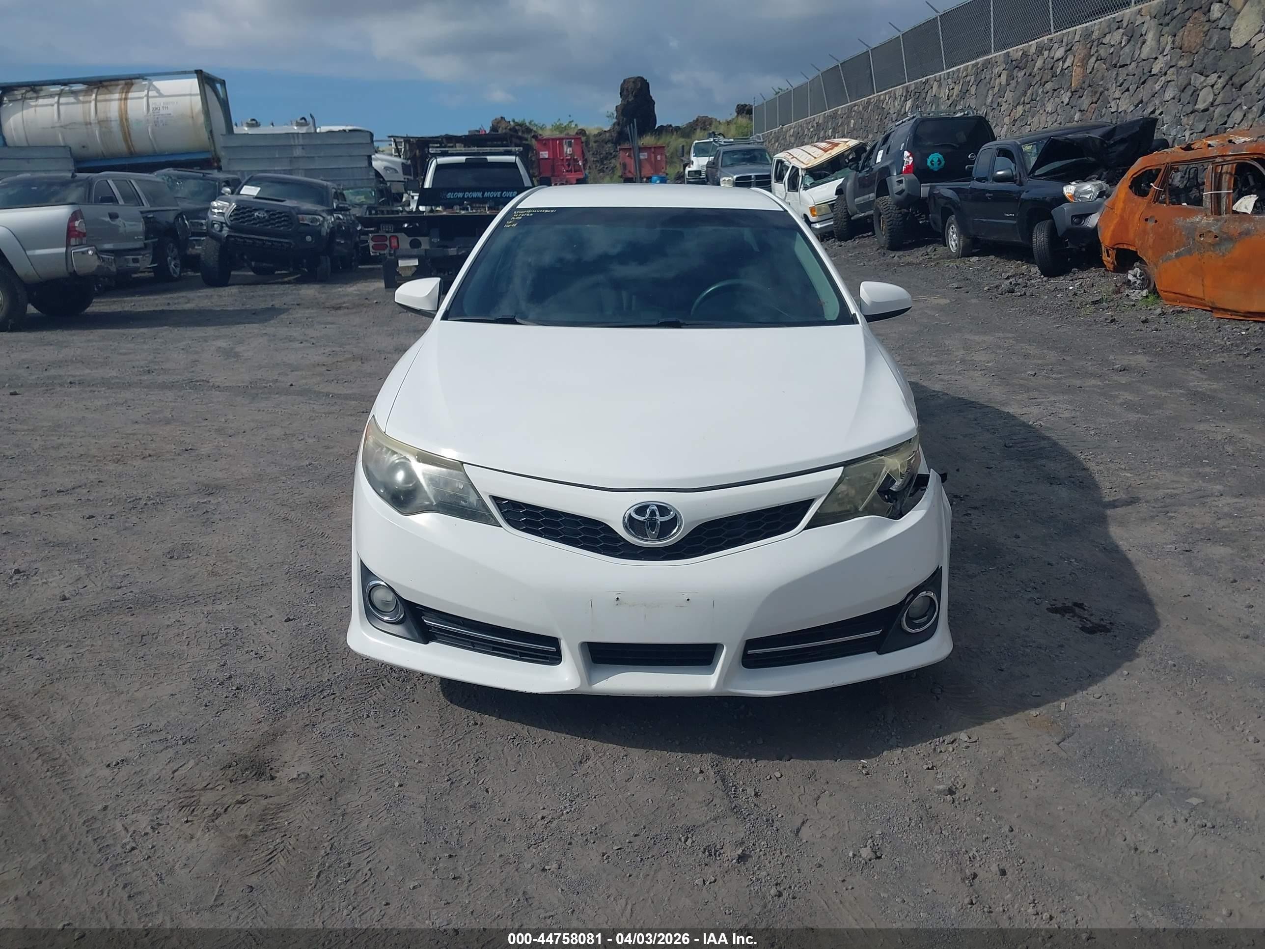 2014 Toyota Camry Se/se Sport Белый vin: 4T1BF1FKXEU300758